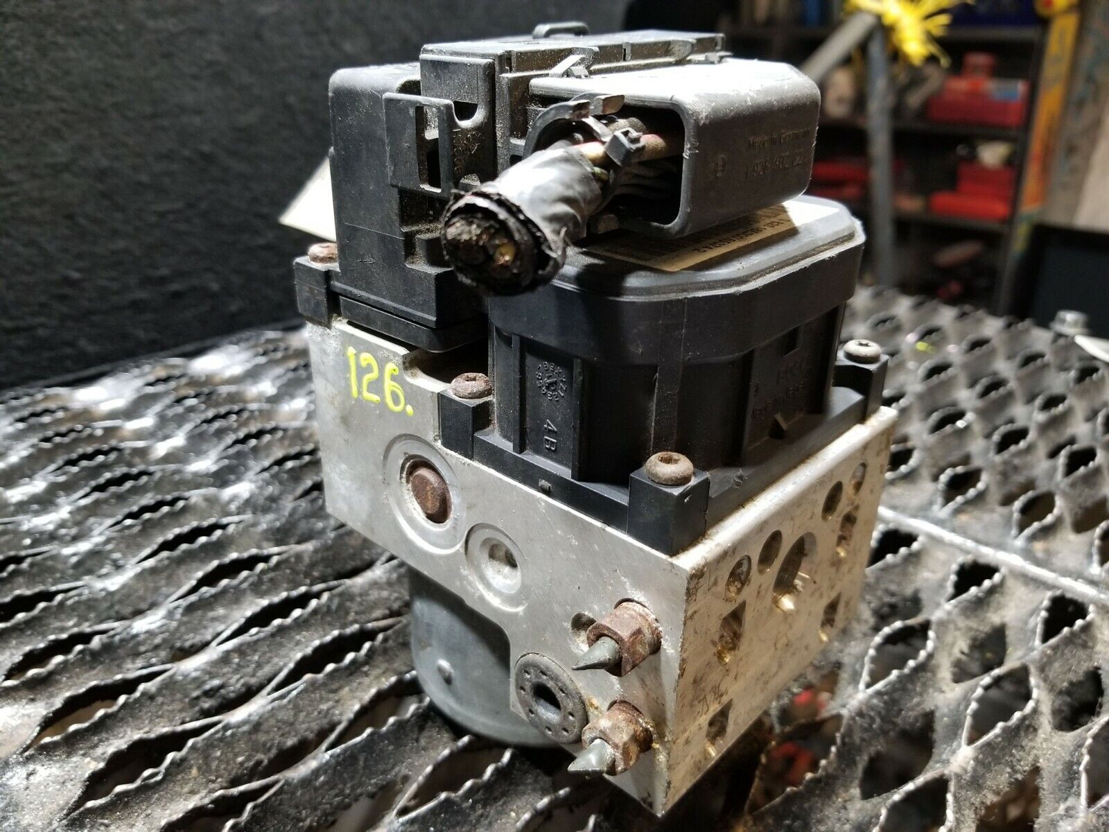 2001-2002 Honda Civic ABS Anti-Lock Brake Pump Control Module OEM 0265216823 #126 - Perfect for Brake System Repair & Maintenance