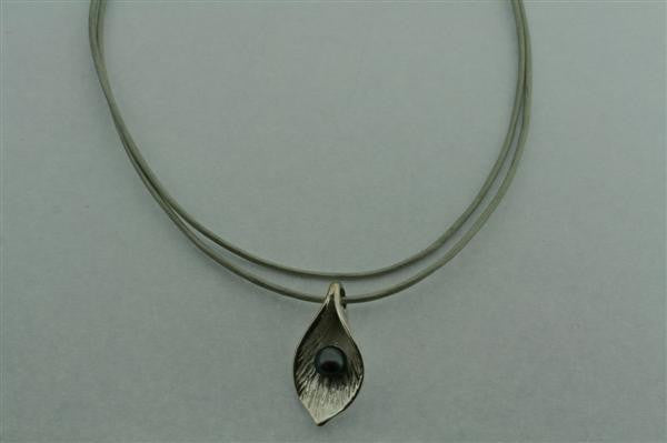 Elegant Black Pearl and Sterling Silver Leaf Necklace - Perfect for Weddings, Parties & Everyday Wear