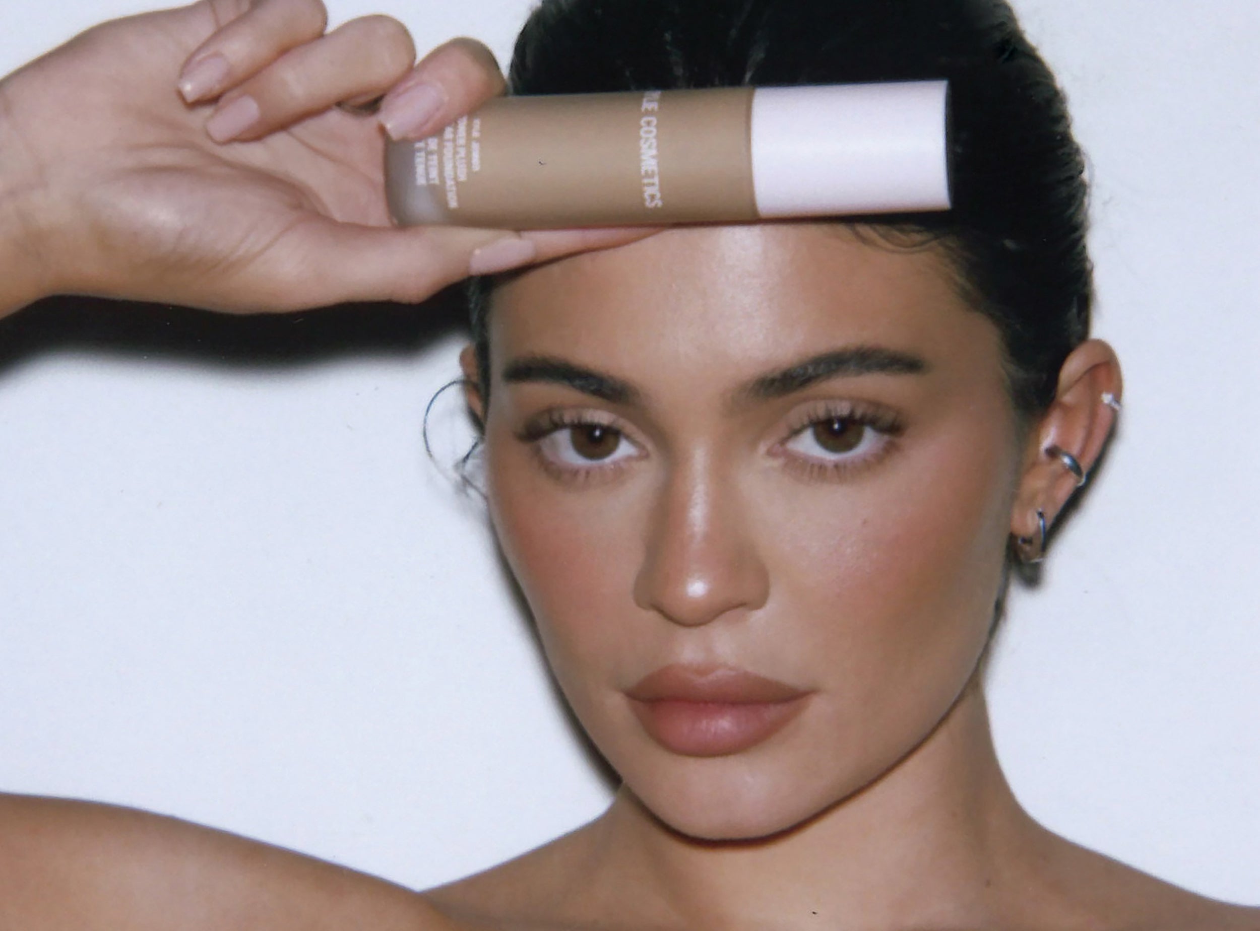 Kylie's Foundation Makeup Look - Flawless Full Coverage Liquid Foundation for All-Day Wear | Perfect for Daily Use, Special Events & Photo Shoots