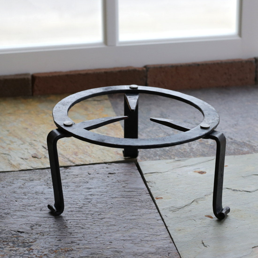 Round Iron Trivet - Heat Resistant Hot Plate Holder for Pots and Pans - Perfect for Kitchen, Dining Table, and Outdoor BBQ Use