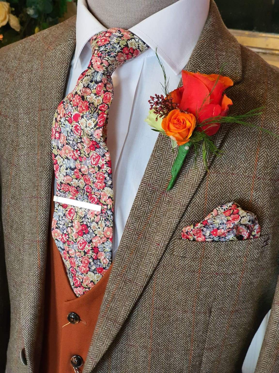 Cavani Gaston Slim Fit Tweed Suit for Men - Sage Green 3-Piece Checkered Formal Suit | Wedding, Office & Special Occasion Outfit