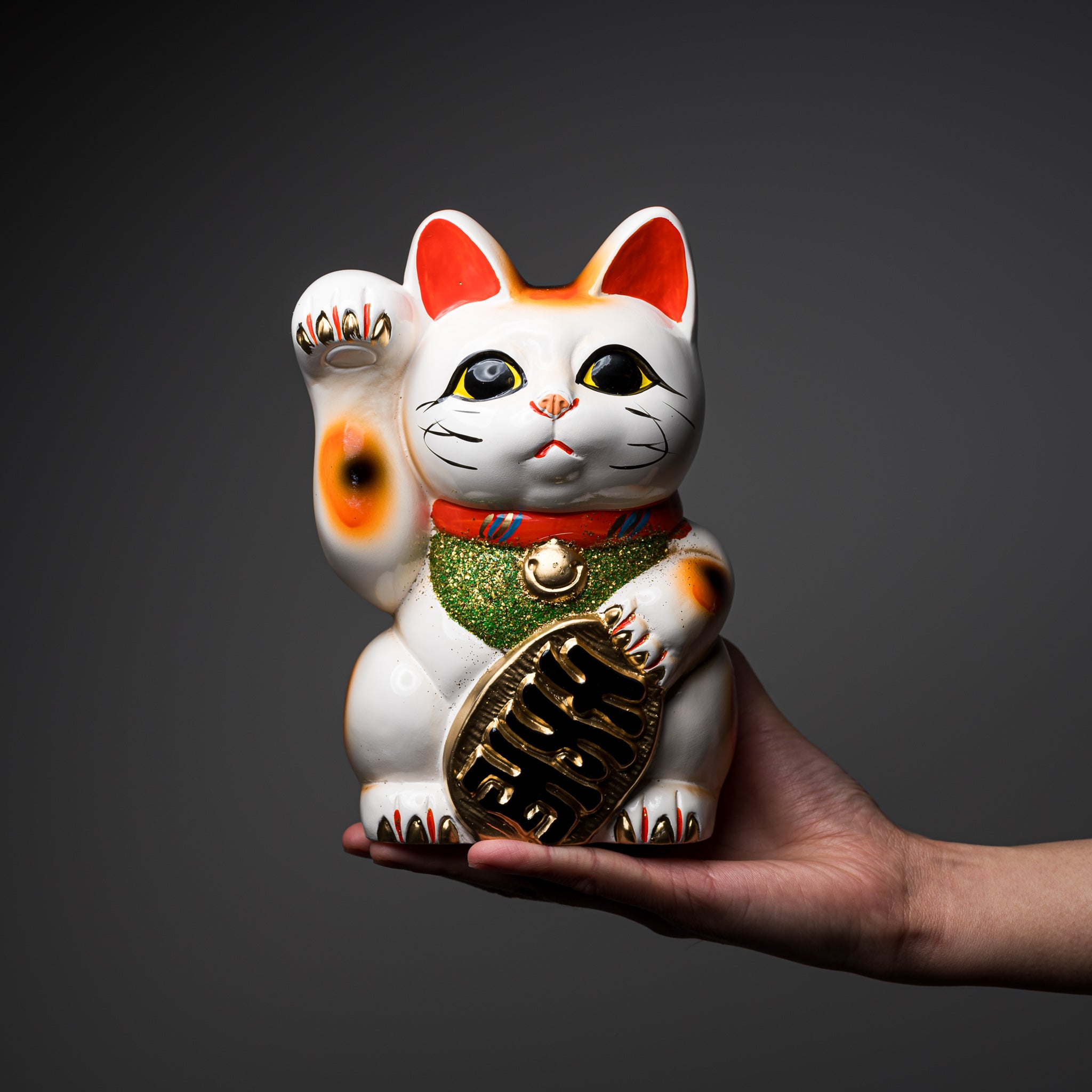 Tokoname Ware Lucky Cat Ornament - Right Hand Raised, 19cm Japanese Maneki Neko for Good Luck & Fortune - Perfect for Home Decor, Office Desk, Gift Giving & Japanese Culture Enthusiasts