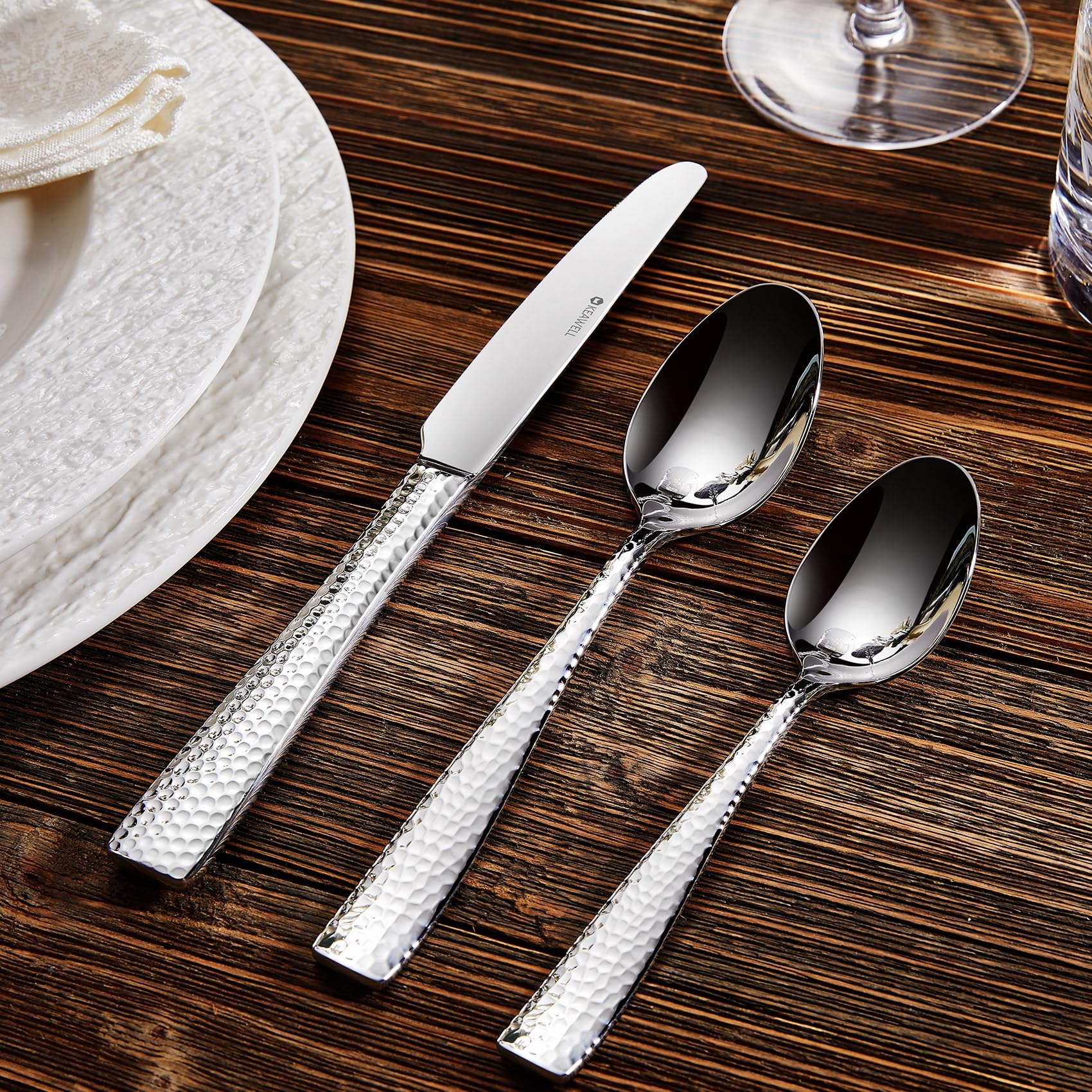 Premium 20-Piece Louis Hammered Silverware Set - 18/10 Stainless Steel Flatware with Squared Edge - Service for 4 - Dishwasher Safe - Elegant Dining & Dinner Party Cutlery Set for Home & Restaurant Use
