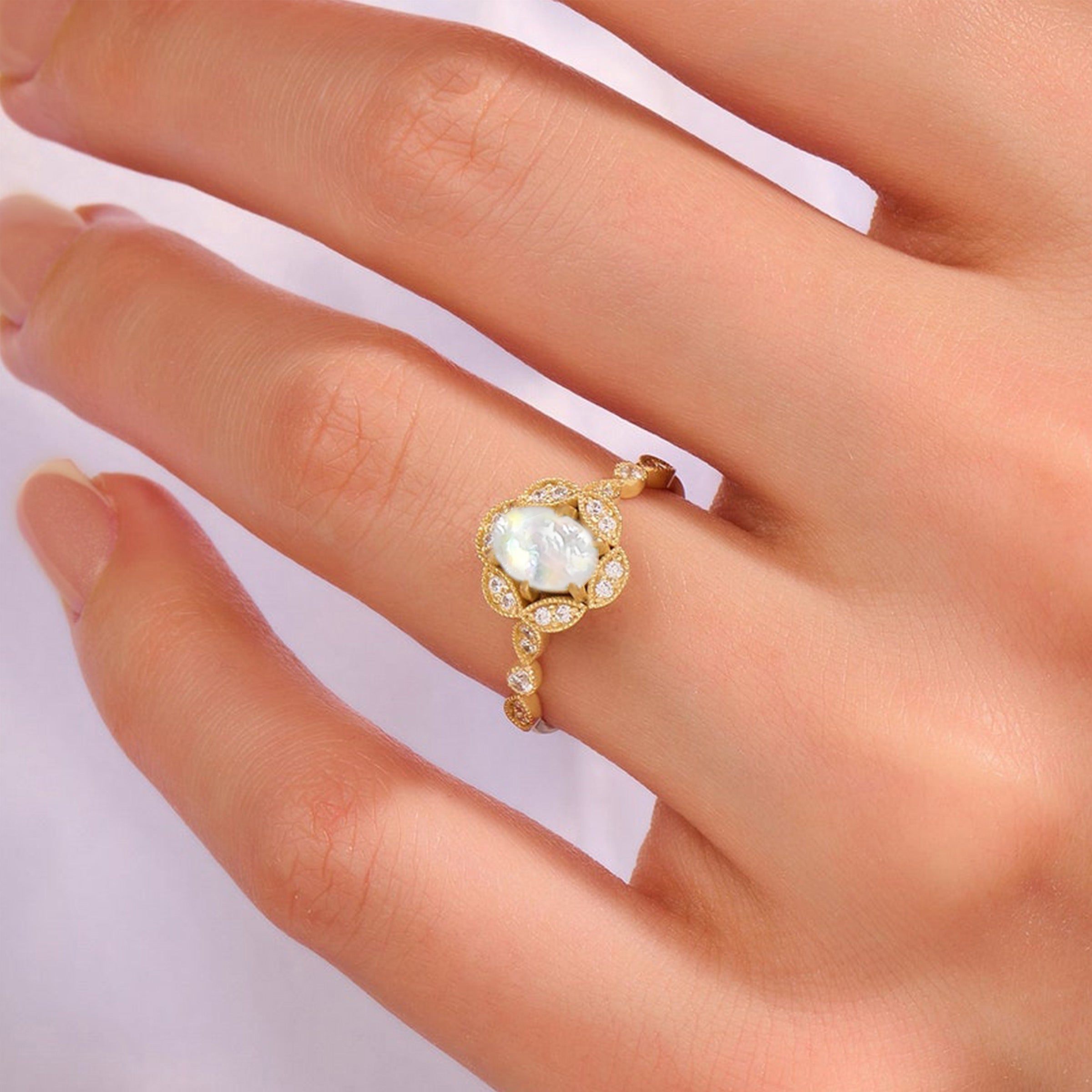 Eternal Blossom Ashes Ring - Memorial Jewelry for Loved Ones, Cremation Keepsake, Sympathy Gift for Women & Men - Perfect for Remembrance, Funeral, or Anniversary Occasions