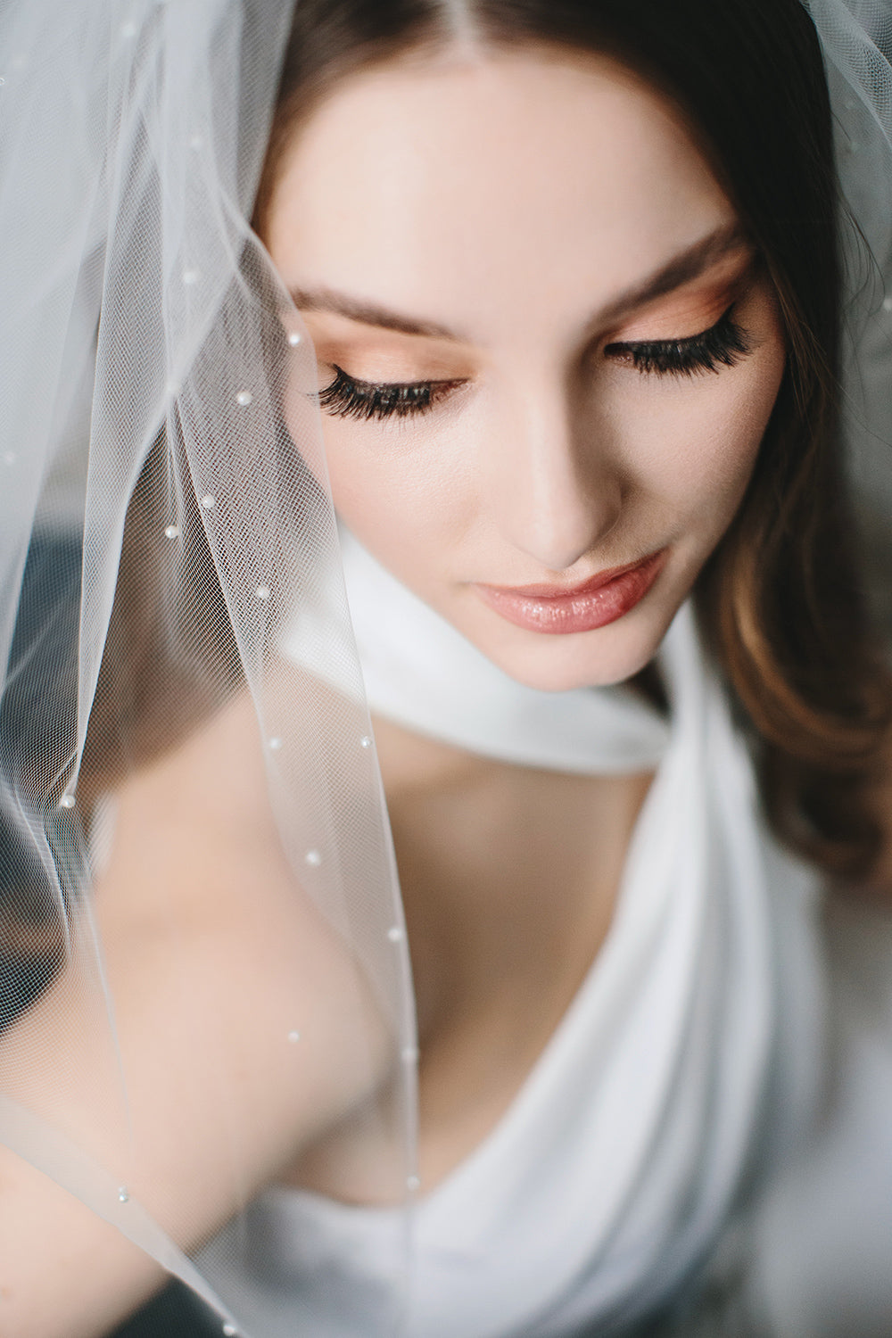 Marcela Scattered Pearl Veil - Elegant Bridal Headpiece with Hand-Sewn Pearls for Wedding, Prom & Special Occasions