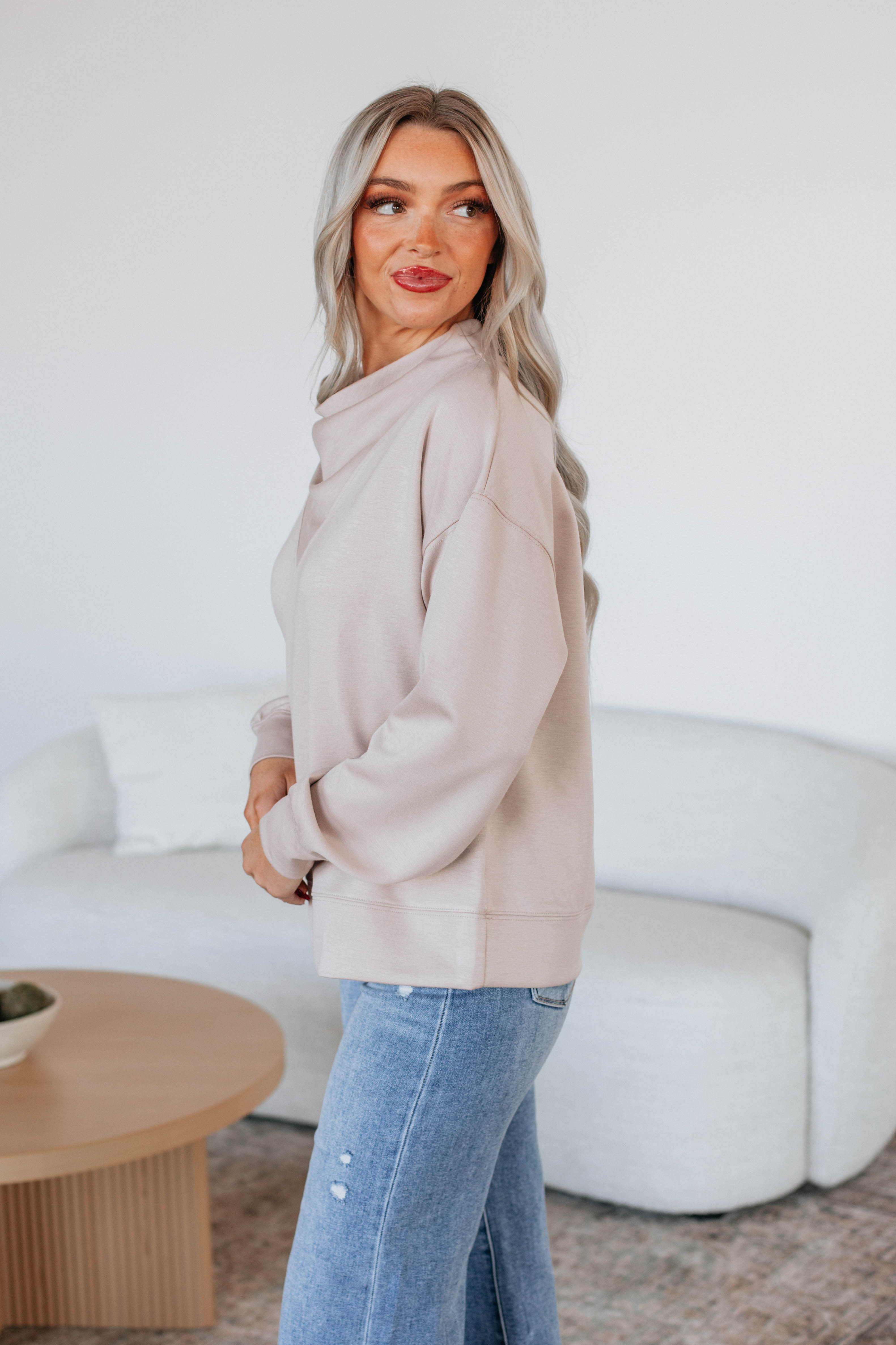 Chill Weekends Top - Stylish & Comfortable Women's Casual T-Shirt for Relaxing Weekends, Lounging & Outings