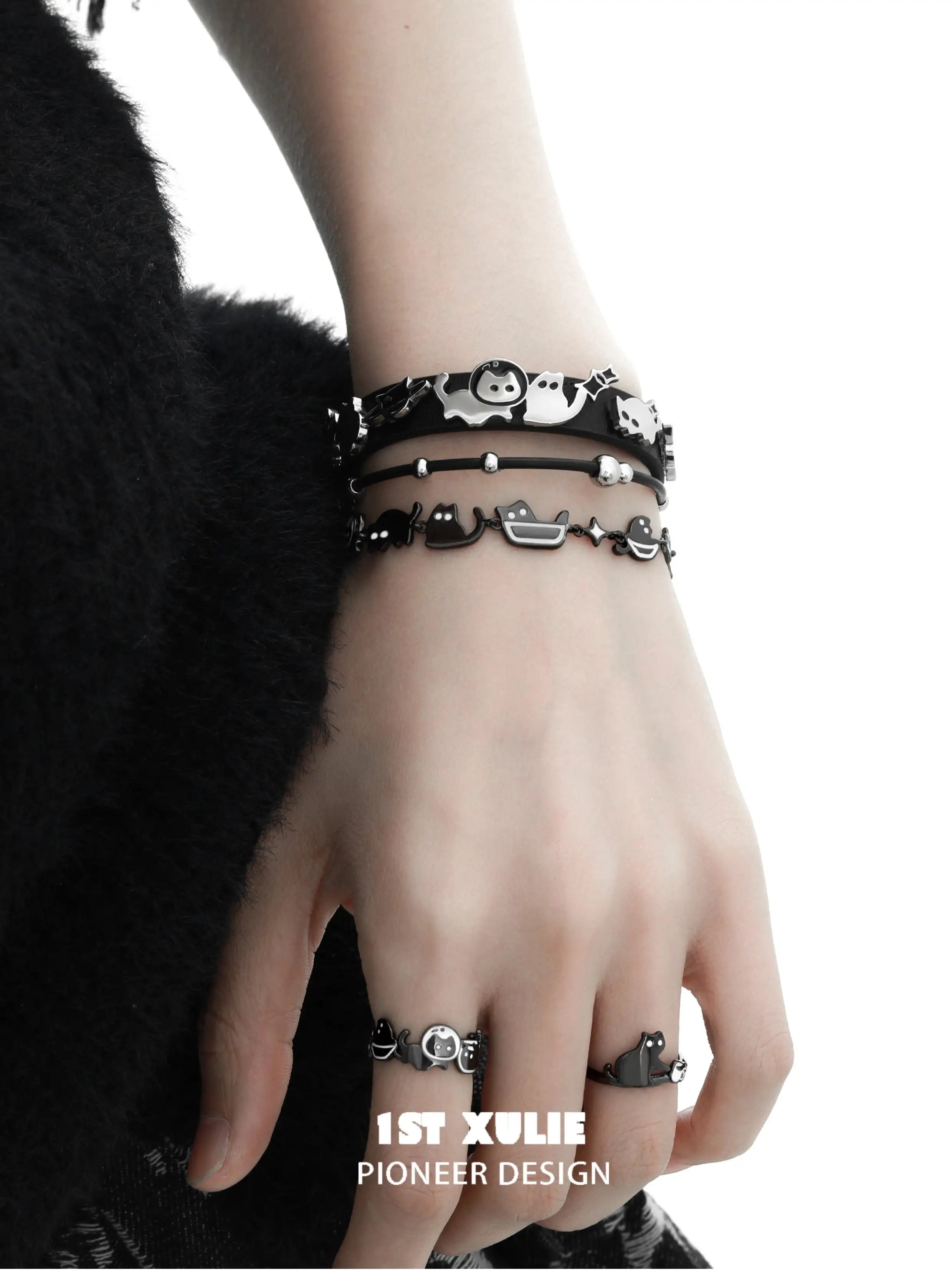 18K Black Gold Plated Ghost Black Cat Charm Bracelet with Drawstring Closure - Elegant Gothic Jewelry for Women, Perfect for Halloween Parties & Witchy Fashion Accessories