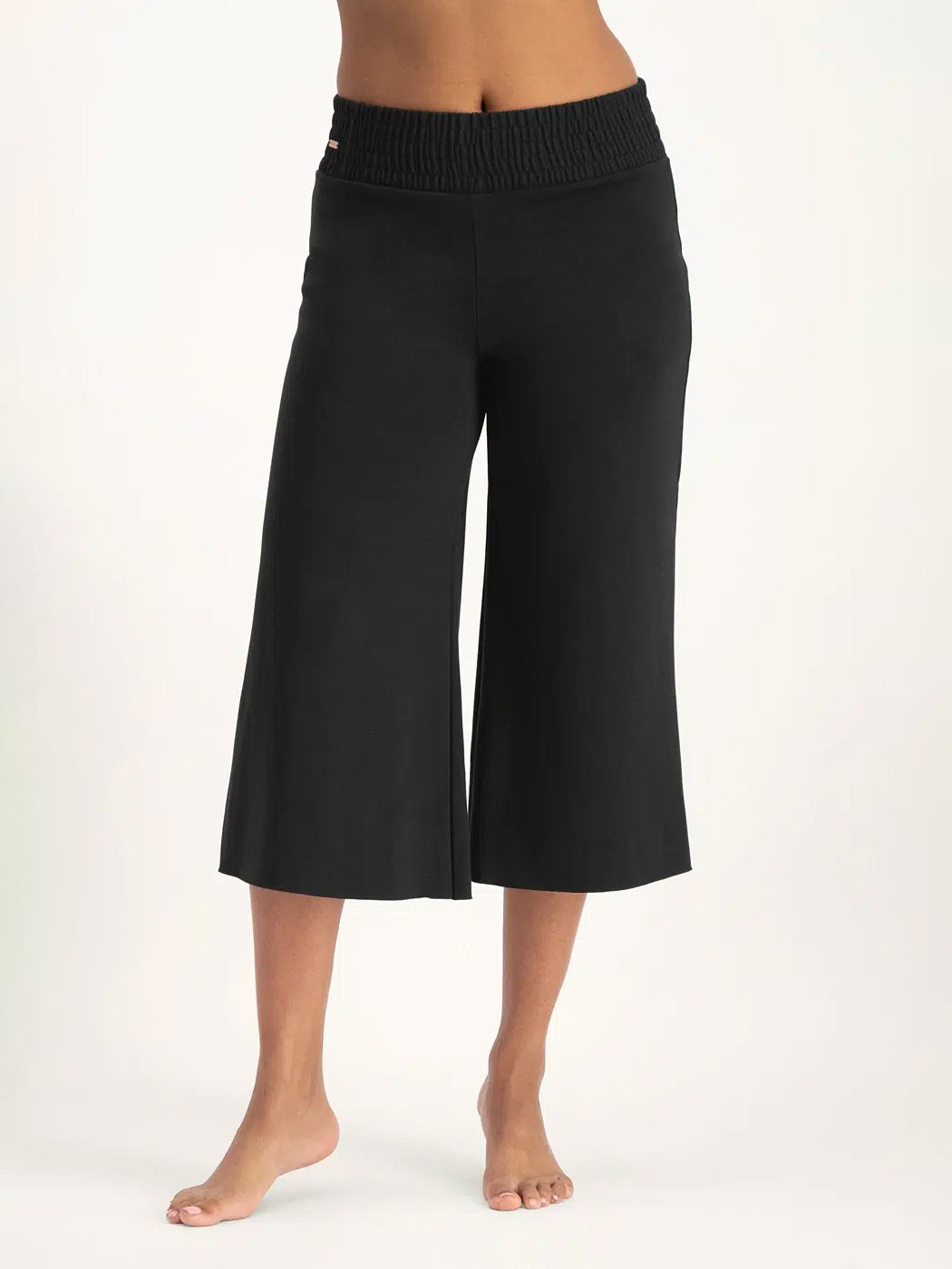 Urban Goddess Flow Capri Yoga Pants - Onyx Black | High Waisted Stretchy Workout Leggings for Women | Perfect for Yoga, Gym & Lounge Wear