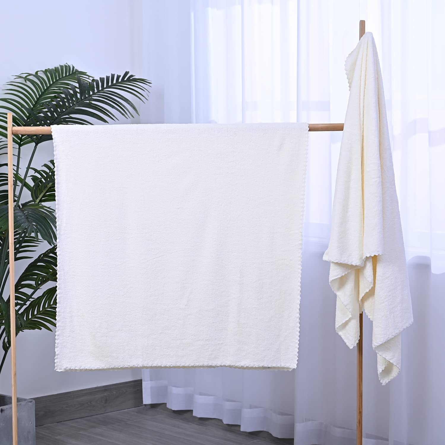 Shop LC HOMESMART Ultra Soft Quick Drying Microfiber Bath Towel Set - 2 Pack White Bath Towels for Spa, Gym & Luxury Bathroom Use