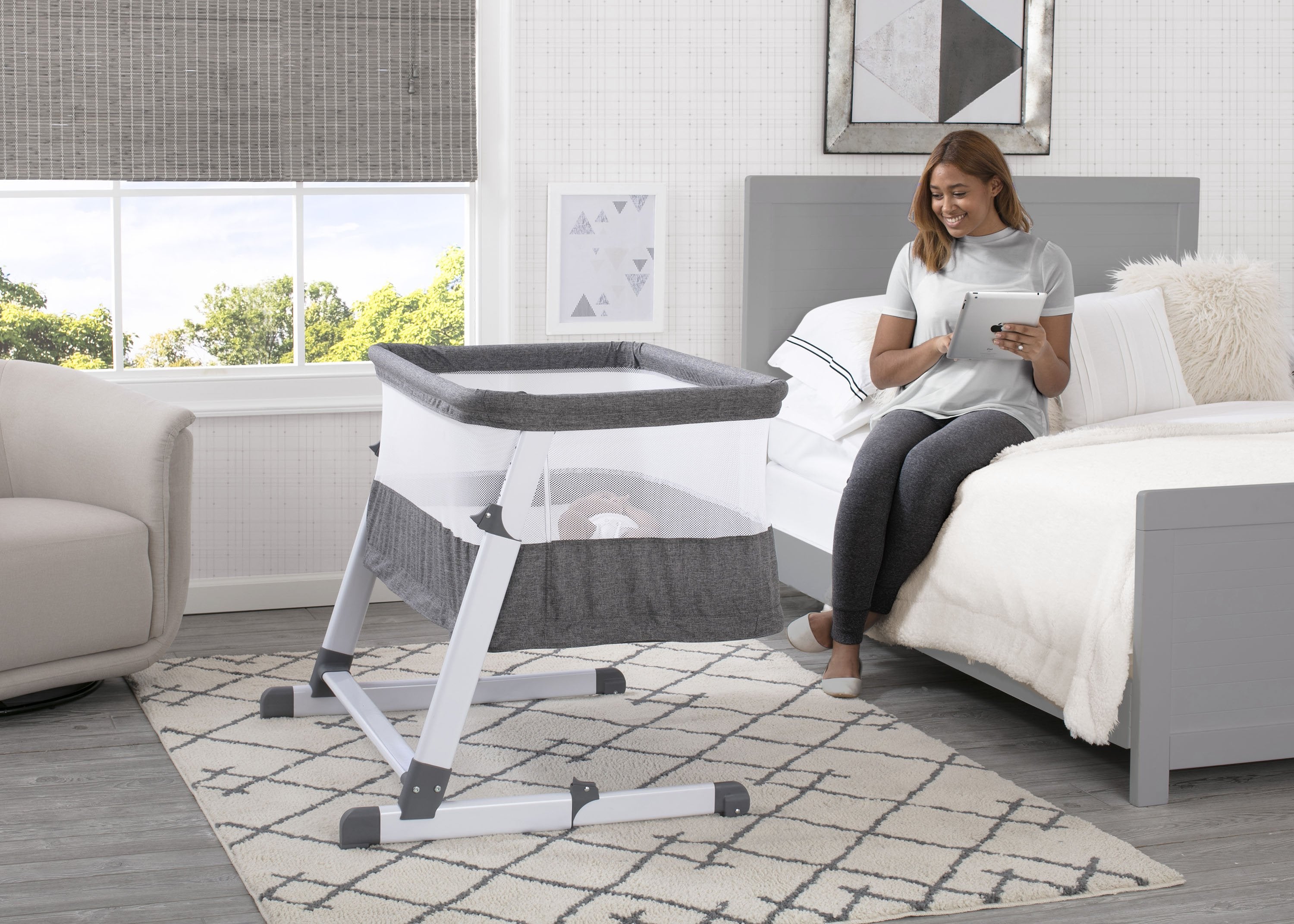 Simmons Kids Room2Grow Convertible Bassinet - Adjustable Crib for Newborn to Toddler | Nursery Bedside Sleeper for Safe Co-Sleeping | Perfect Baby Gift for Shower & New Parents