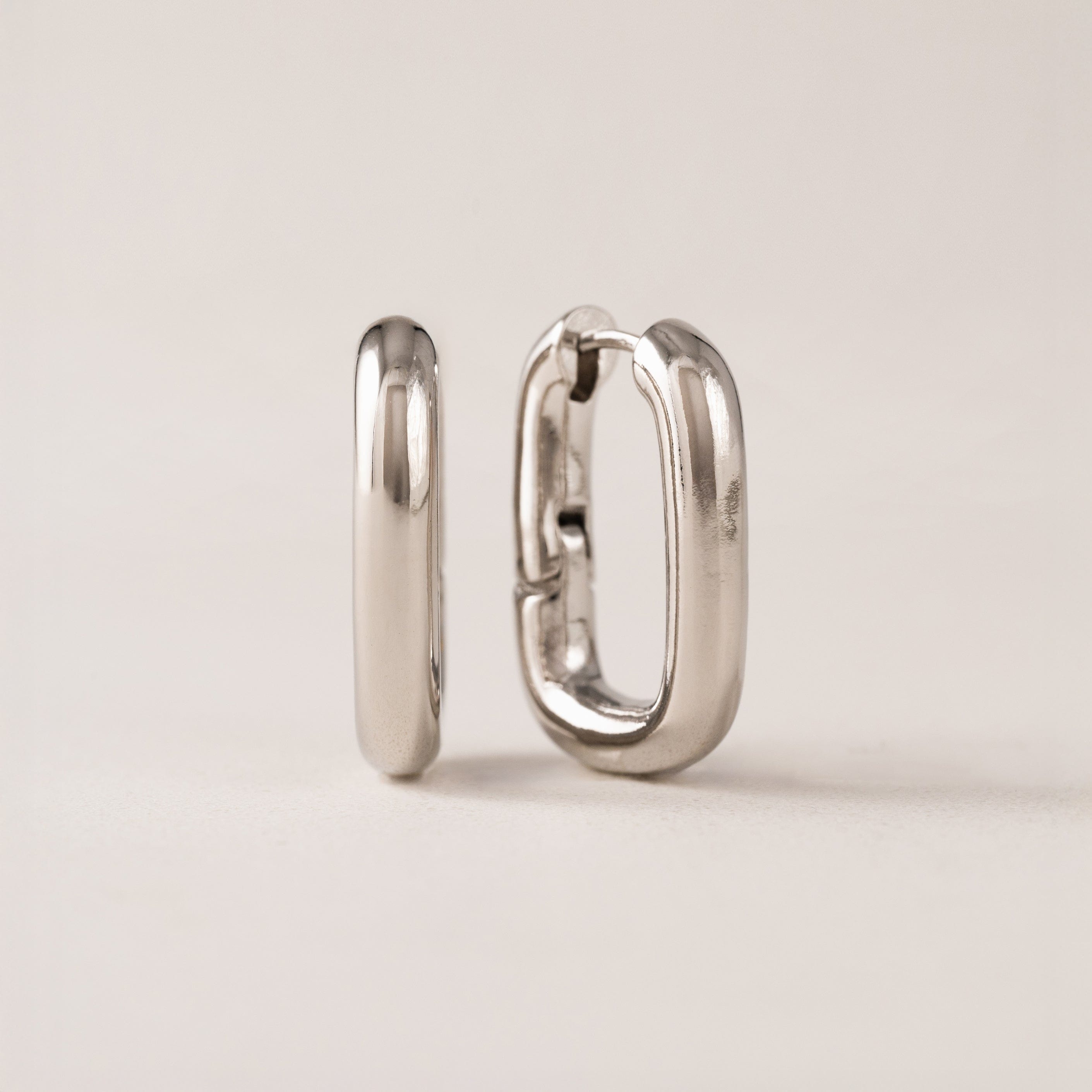 Stylish Midi Paperclip Puff Hoop Earrings for Women - Trendy Gold/Silver Fashion Jewelry - Perfect for Parties, Dating & Everyday Wear
