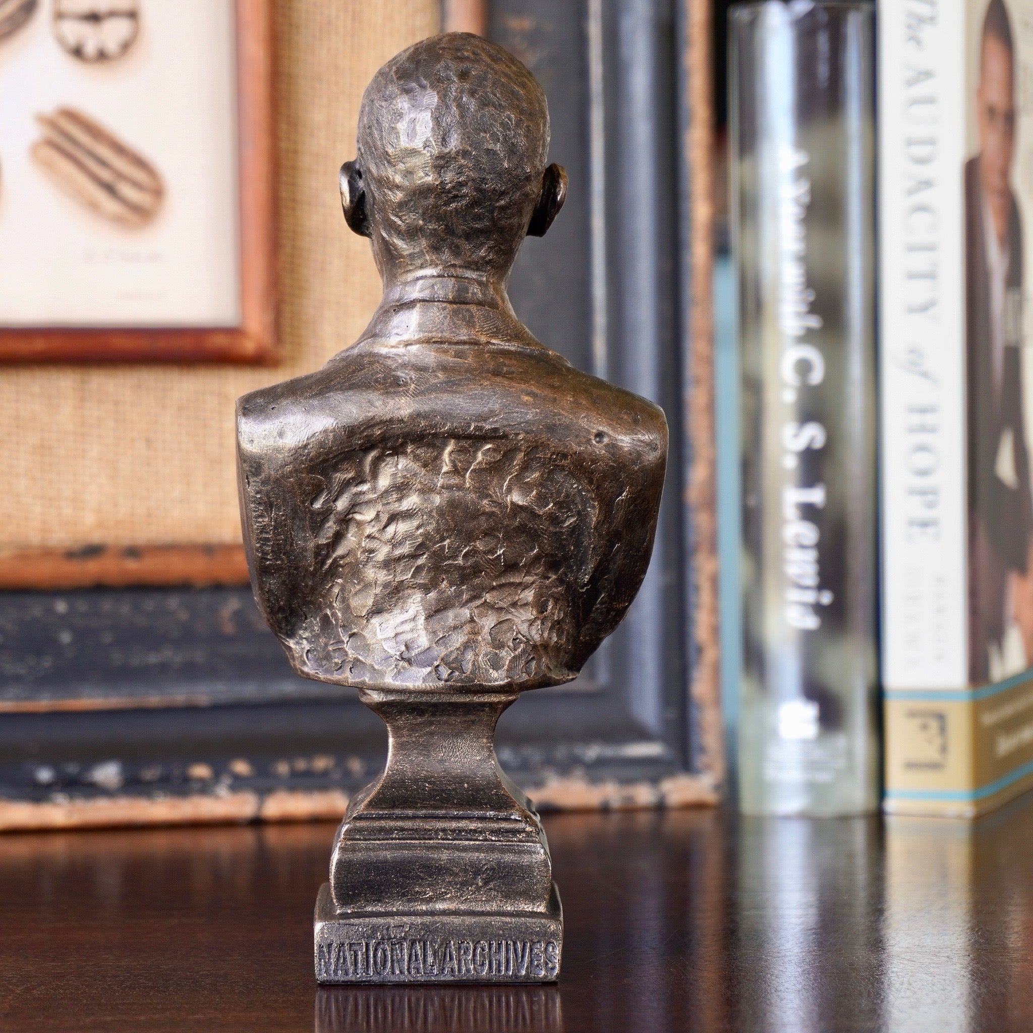 Barack Obama 6-Inch Collectible Bust - Perfect for Home Office Decor, Political Memorabilia, and Gift Giving