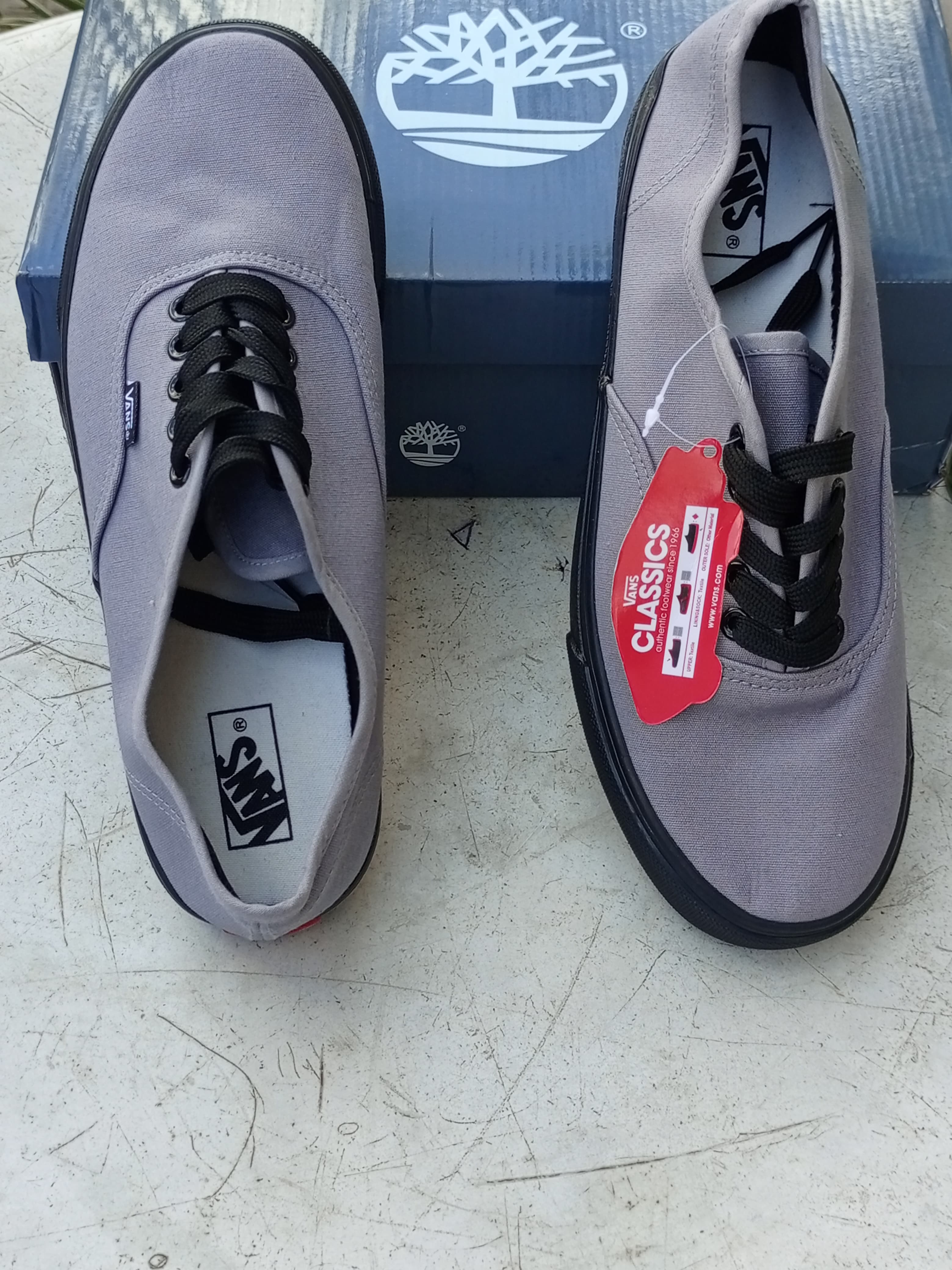 Vans Off The Wall Skate Shoes - Grey & Black Classic Sneakers for Men & Women | Casual Wear, Street Style & Skateboarding