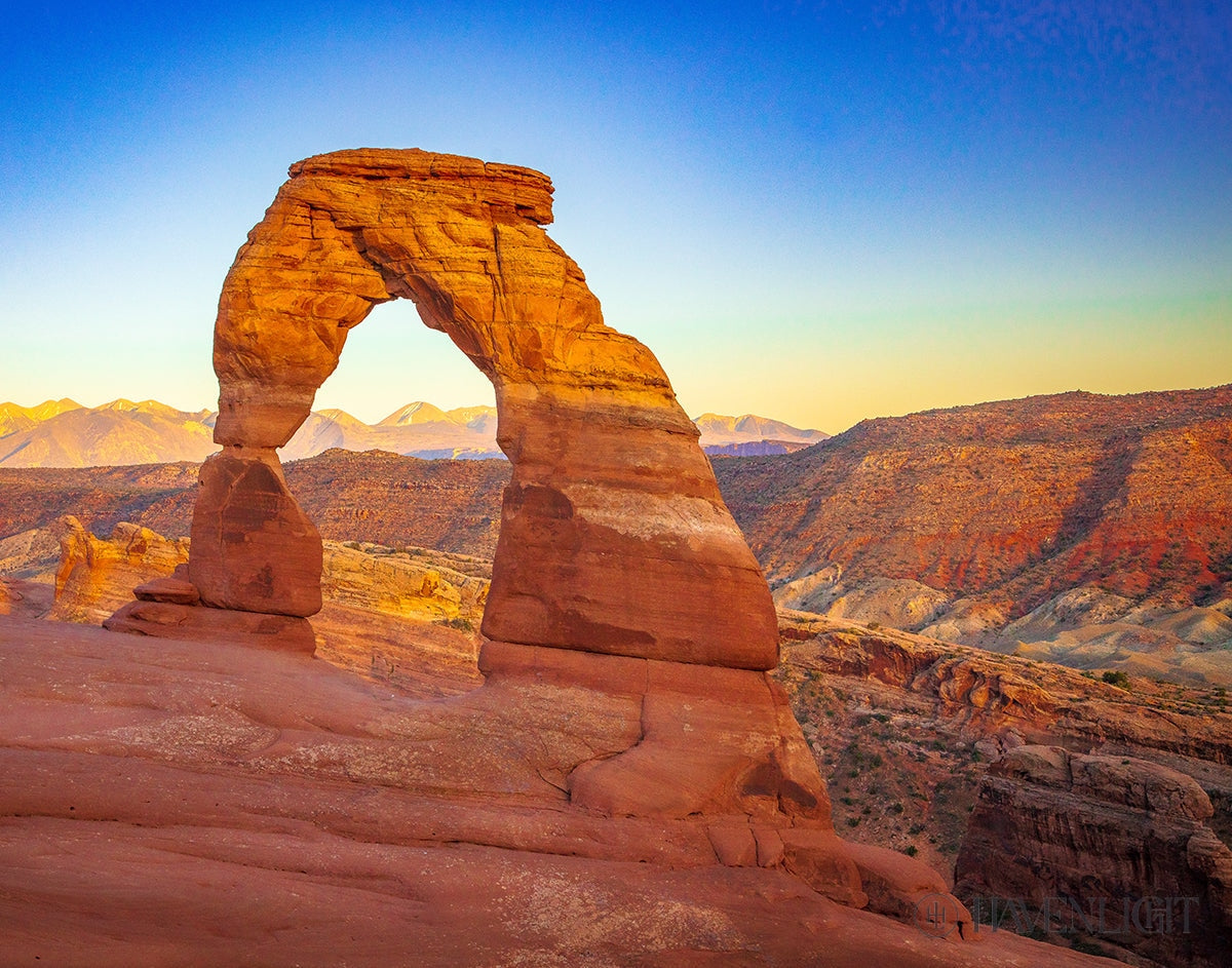 Delicate Arch Utah - Stunning Natural Sandstone Formation for Hiking & Photography | Perfect for Outdoor Adventures & Travel Souvenirs