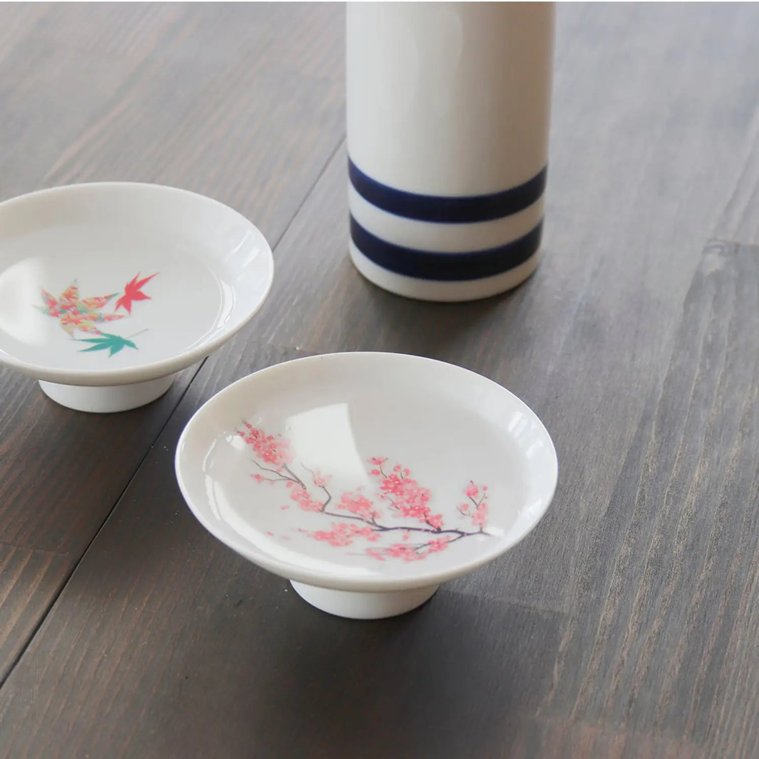 Heat Sensitive Ceramic Sake Cup with Cherry Blossom Design - Changes Color with Temperature - Perfect for Japanese Sake, Tea, and Cocktails - Ideal Gift for Home, Restaurant, or Party Use