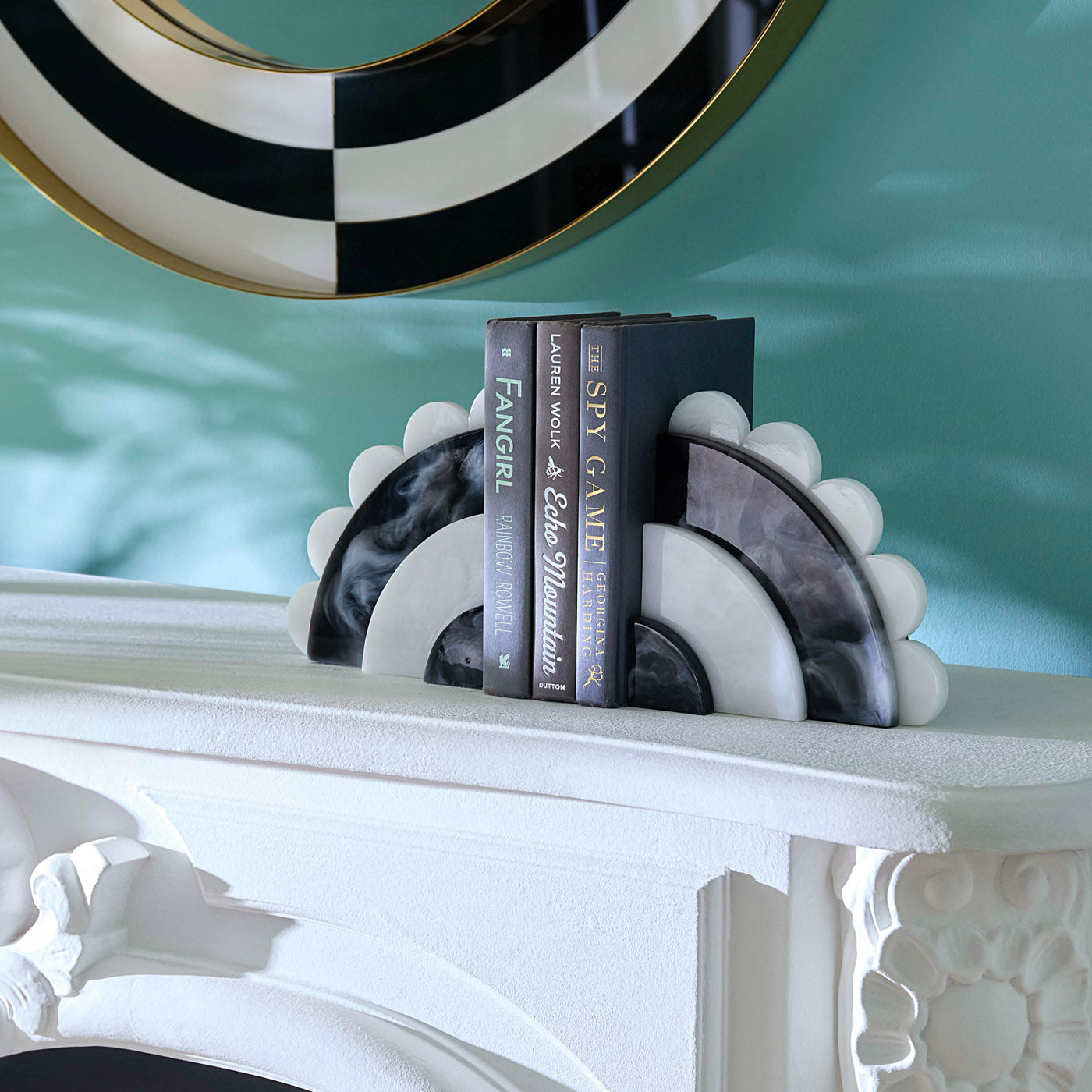 Como Black & White Bookends - Stylish Book Supports for Home & Office Decor - Perfect for Shelves, Desks & Libraries