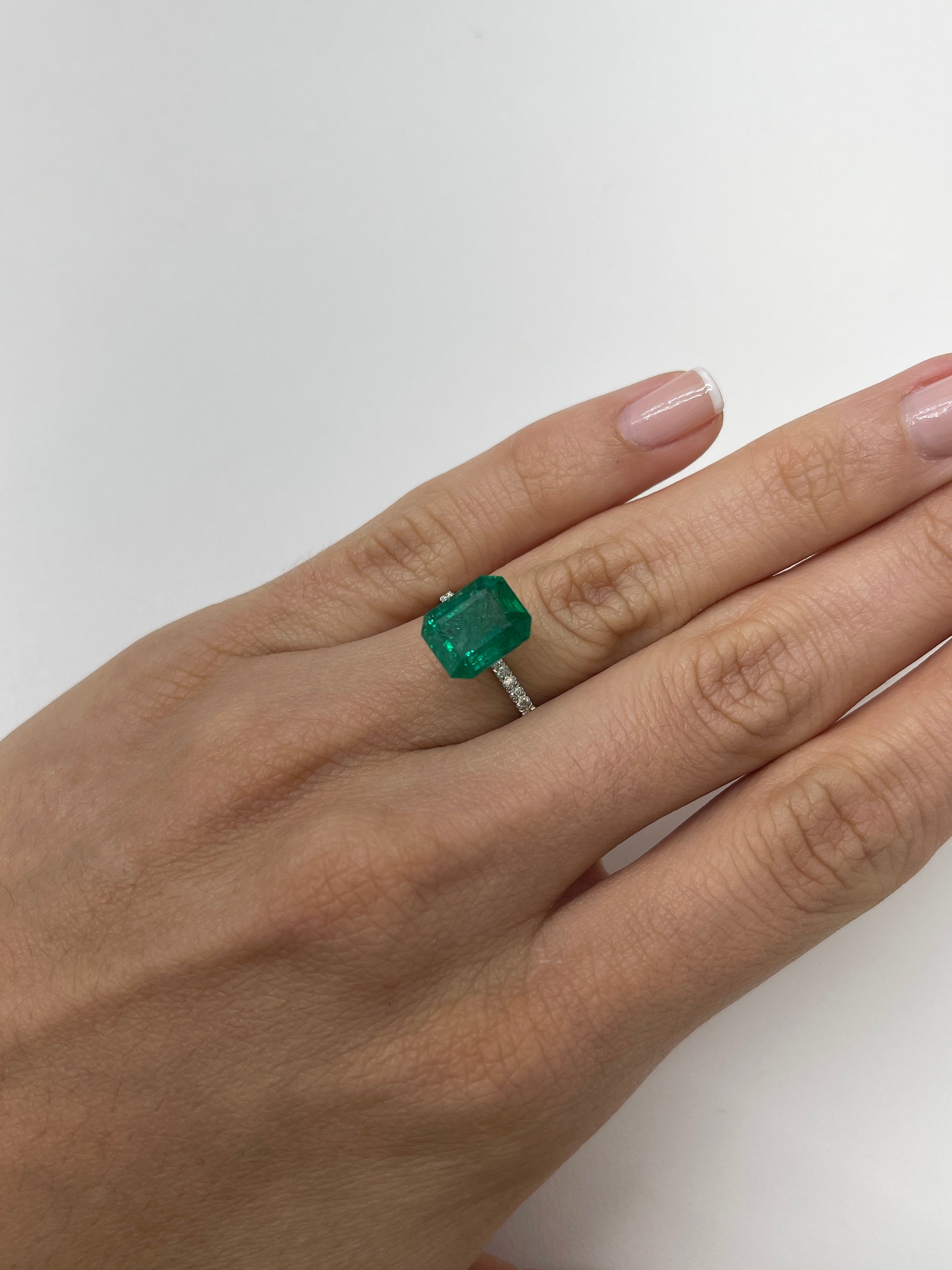 4.36 Carat 11x9mm Deep Green Natural Loose Zambian Emerald Gemstone - Perfect for Jewelry Making, Engagement Rings & Luxury Gifts