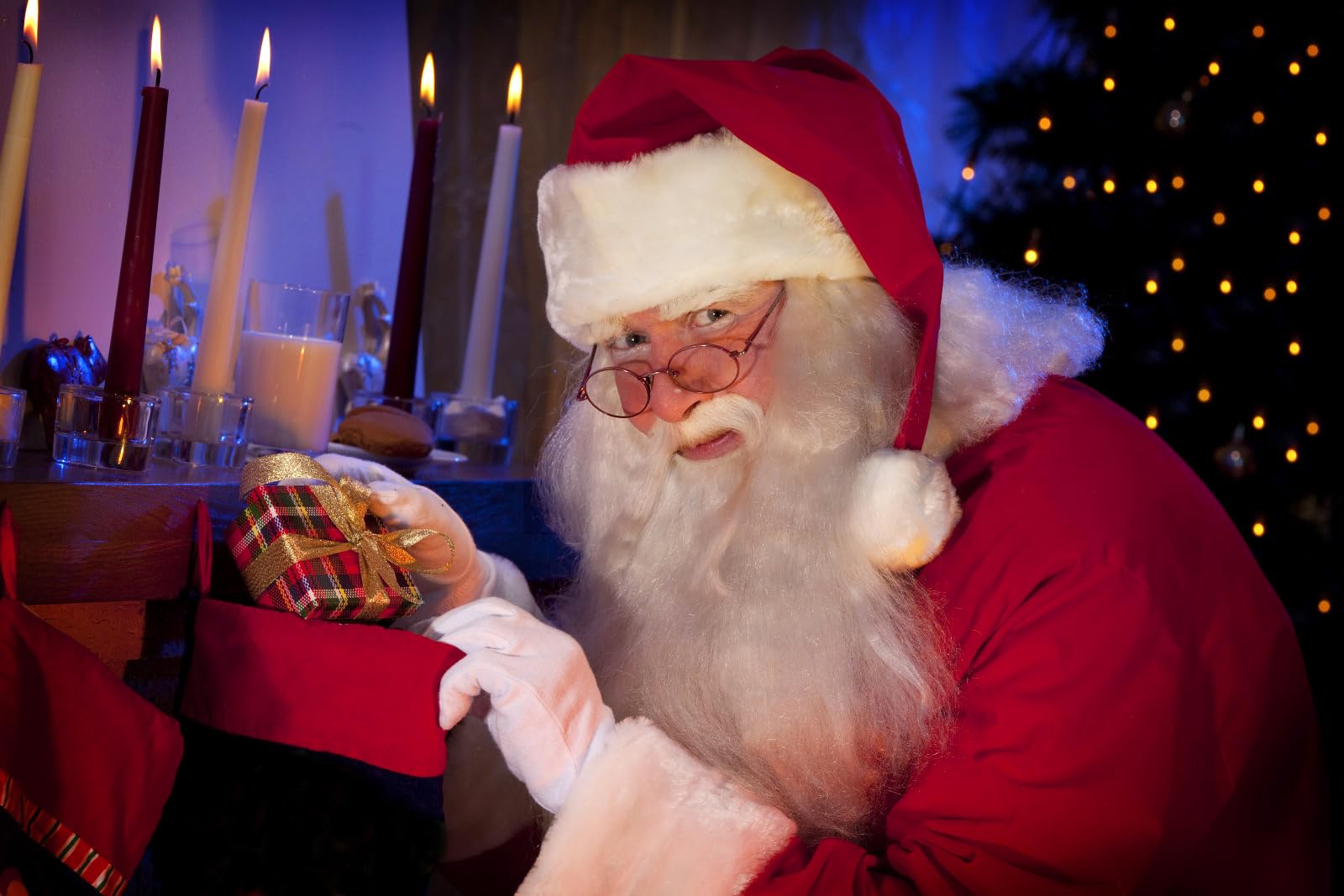 VeMee Santa Claus Costume for Men - Premium Santa Suit & Outfit for Adults - Perfect for Christmas Parties, Holiday Events & Festive Photo Shoots