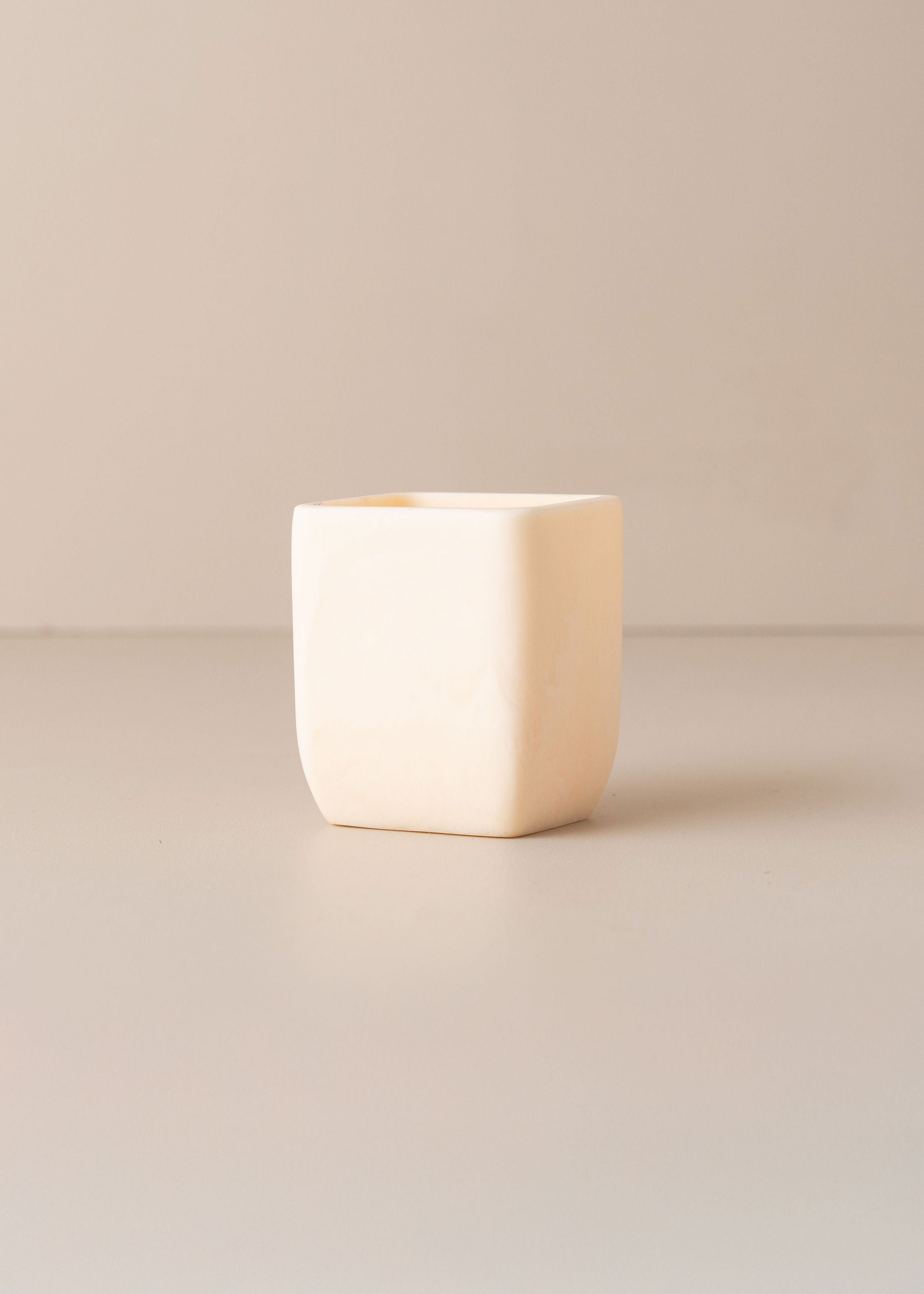 Flow Resin Toothbrush Holder - Marshmallow Design for Bathroom Countertop Organization | Stylish & Durable Toothbrush Stand for Home, Office, or Travel Use