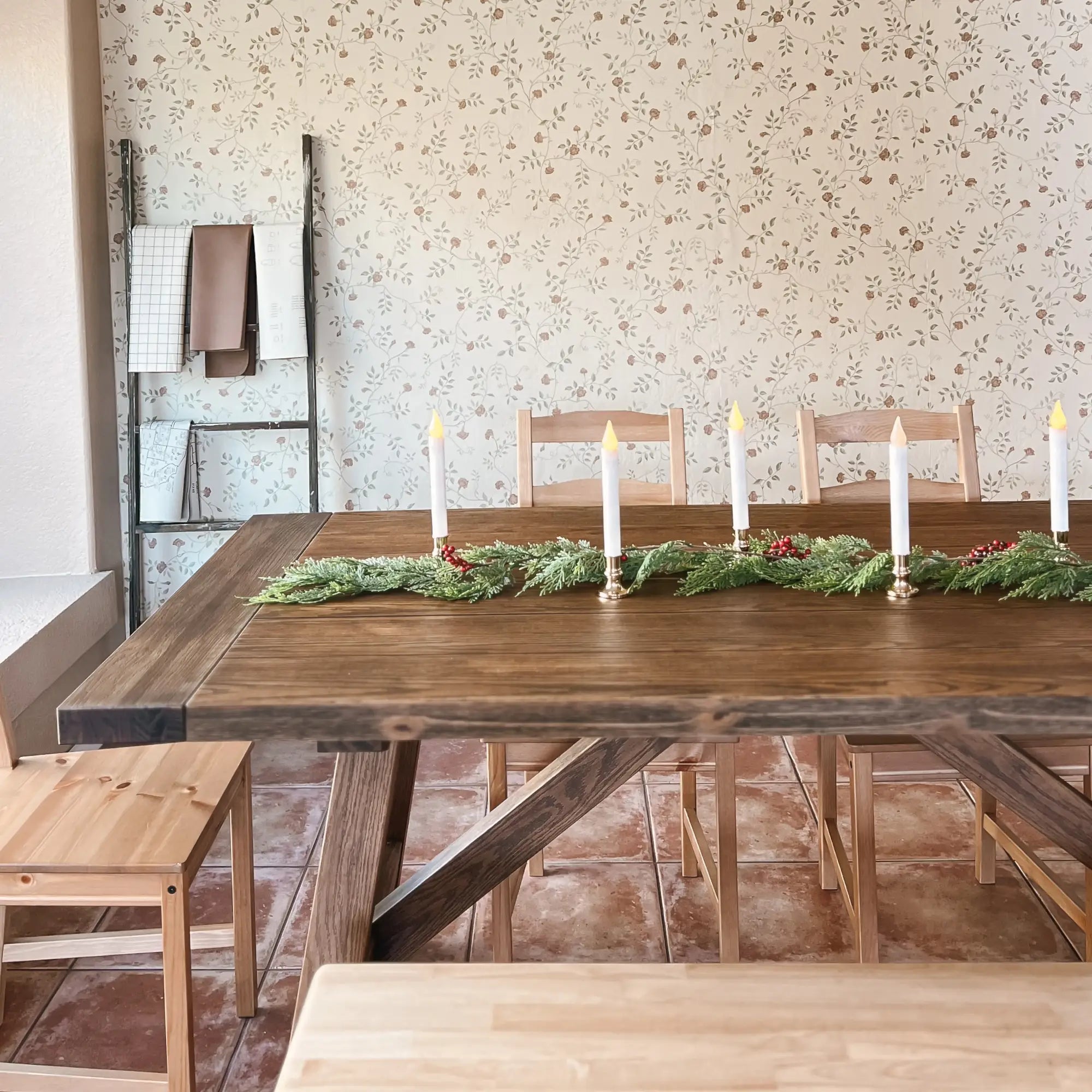 Customizable Cascais 72-Inch Modern Dining Table - Extendable Wooden Table for 8-10 People - Perfect for Family Gatherings & Dinner Parties
