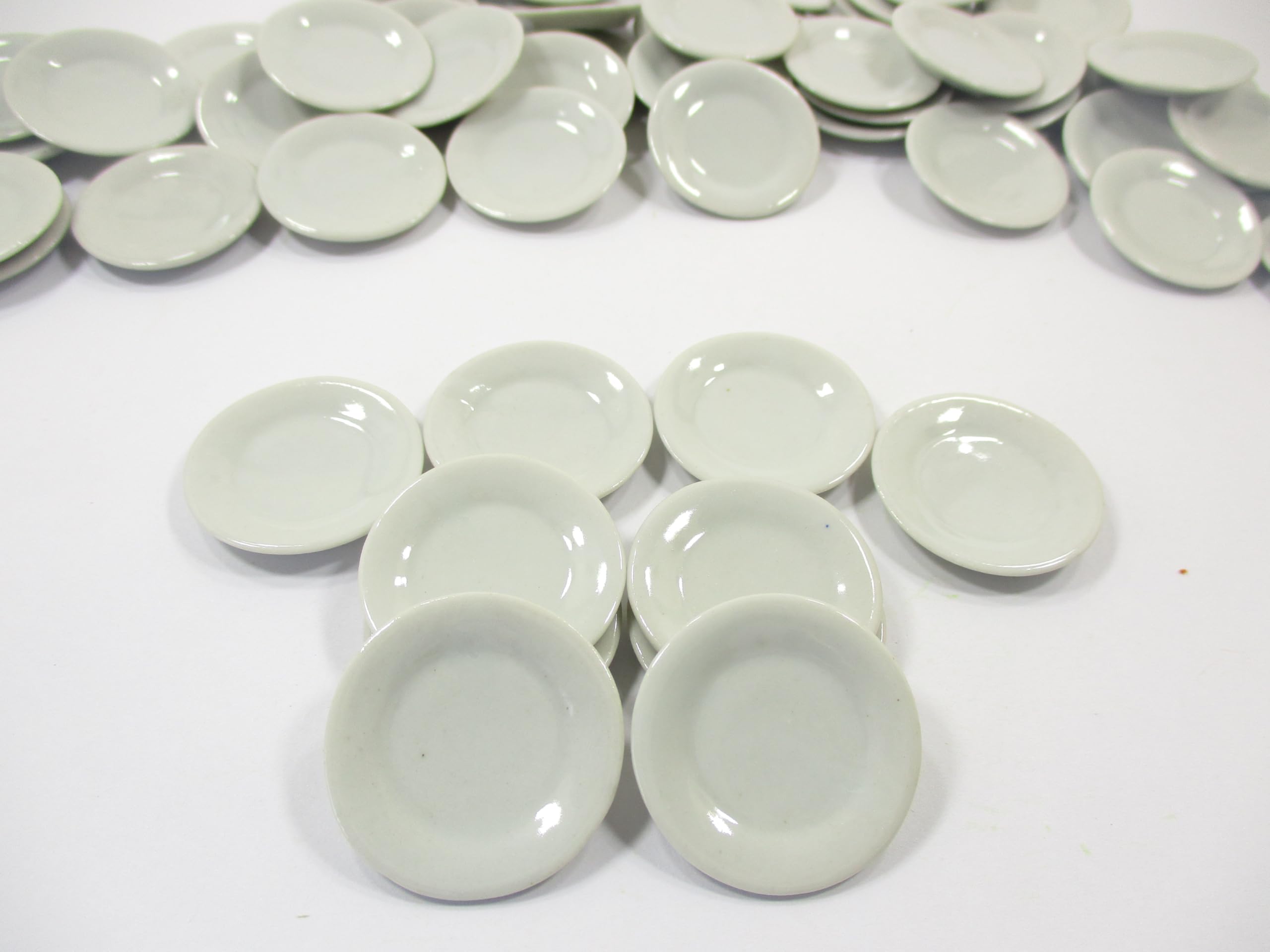 30x30mm White Ceramic Round Plates - Set of 30 Mini Dishes (3cm Diameter) for Dollhouse Decor, Kids Play Kitchen, Tea Party & Miniature Display