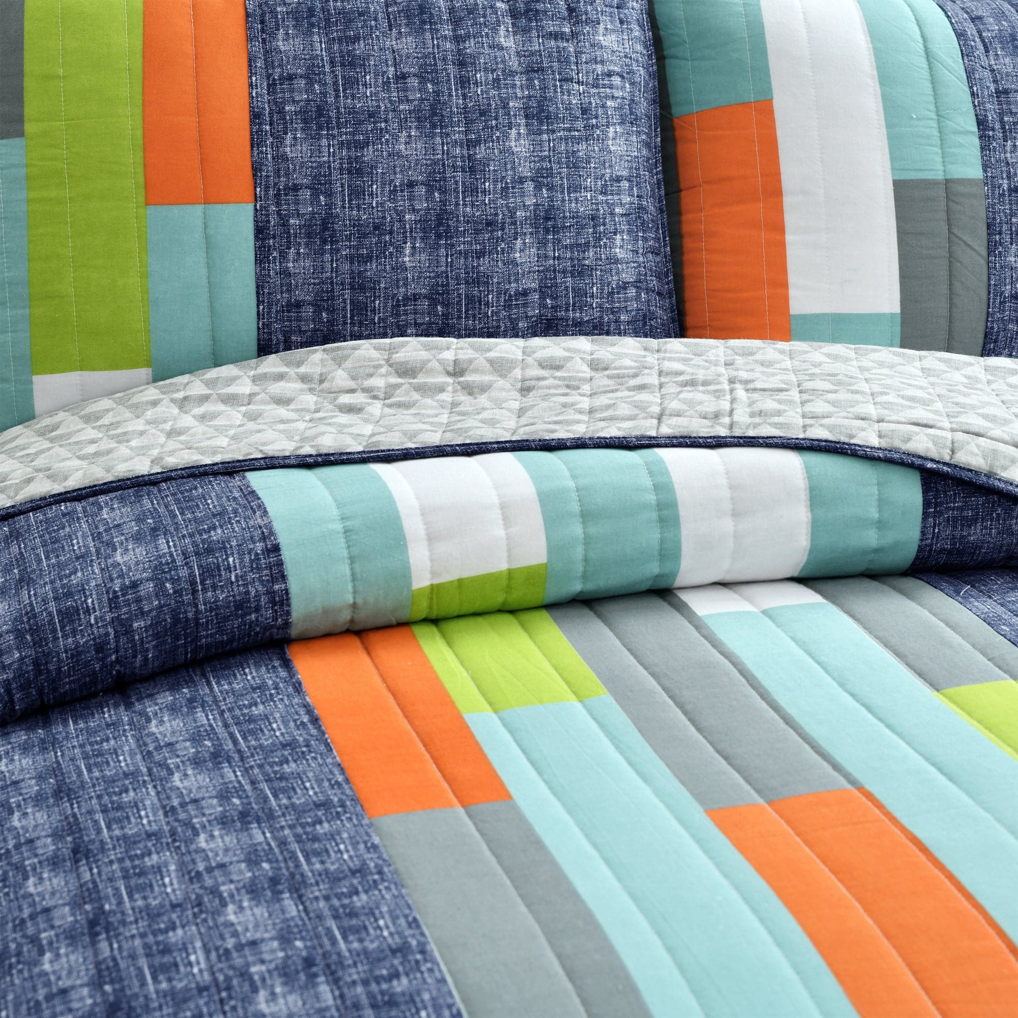 Shelly Stripe Quilt Set - Soft & Stylish Bedding Collection for Cozy Bedroom Decor | Perfect for Master Bedroom, Guest Room & Dorm Room