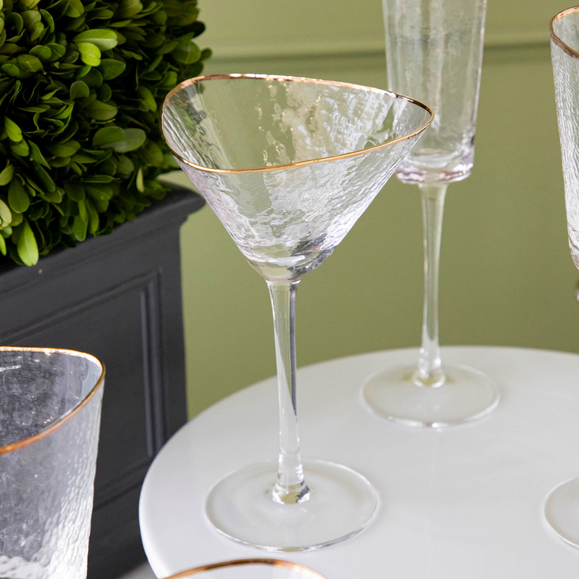 Premium Hammered Glassware Set with 24K Gold Rim - Elegant Drinking Glasses for Wine, Cocktails & Parties - Perfect for Weddings, Anniversaries & Home Entertaining