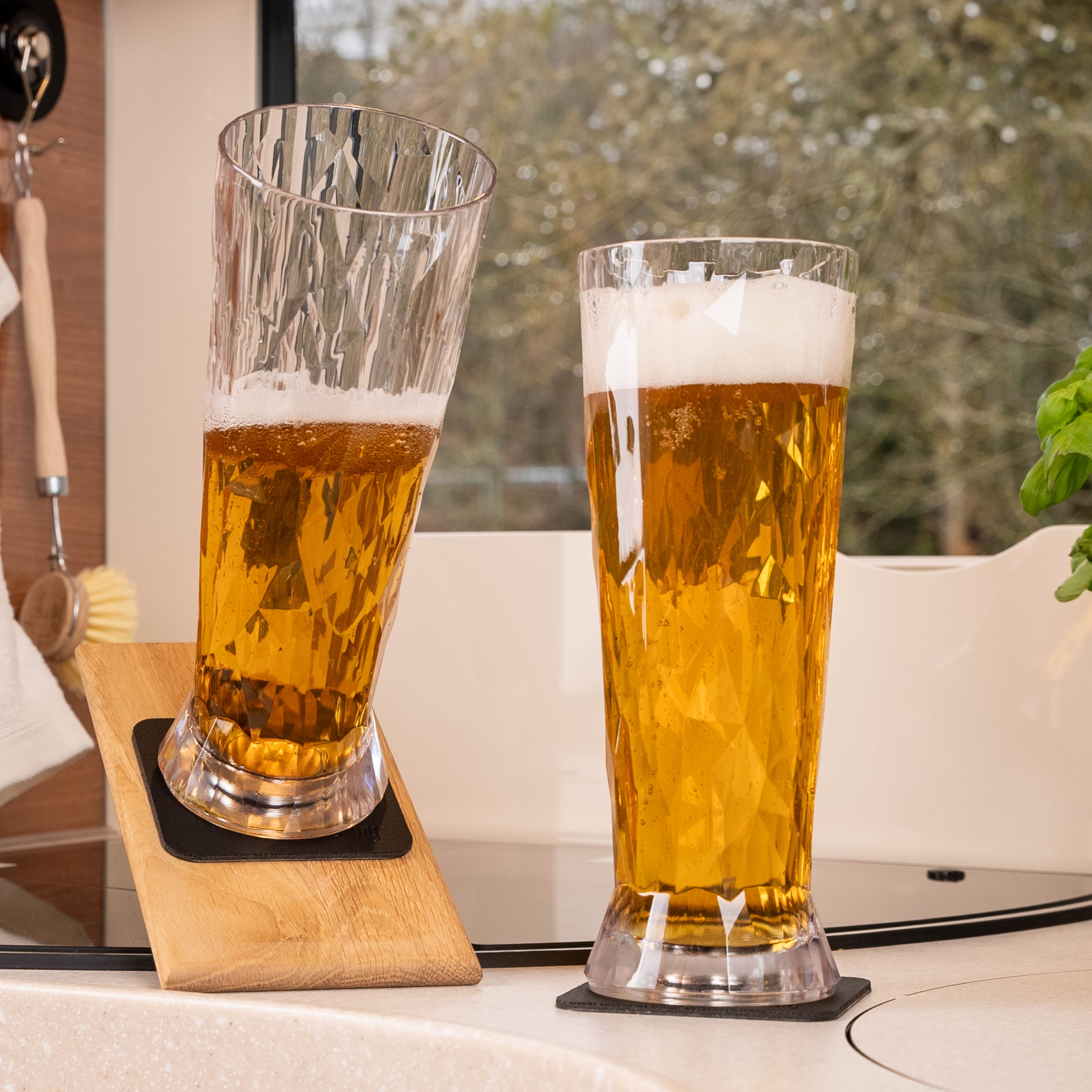 Premium Magnetic Plastic Beer Glasses - Set of 4, Shatterproof & Dishwasher Safe - Perfect for Parties, BBQs, and Outdoor Events