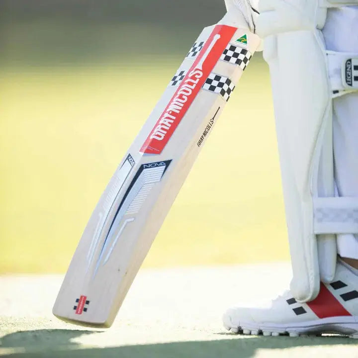 Gray Nicolls Nova 1000 Adult Cricket Bat - Premium English Willow for Professional & Club Players - Perfect for Matches, Training & Backyard Cricket Practice
