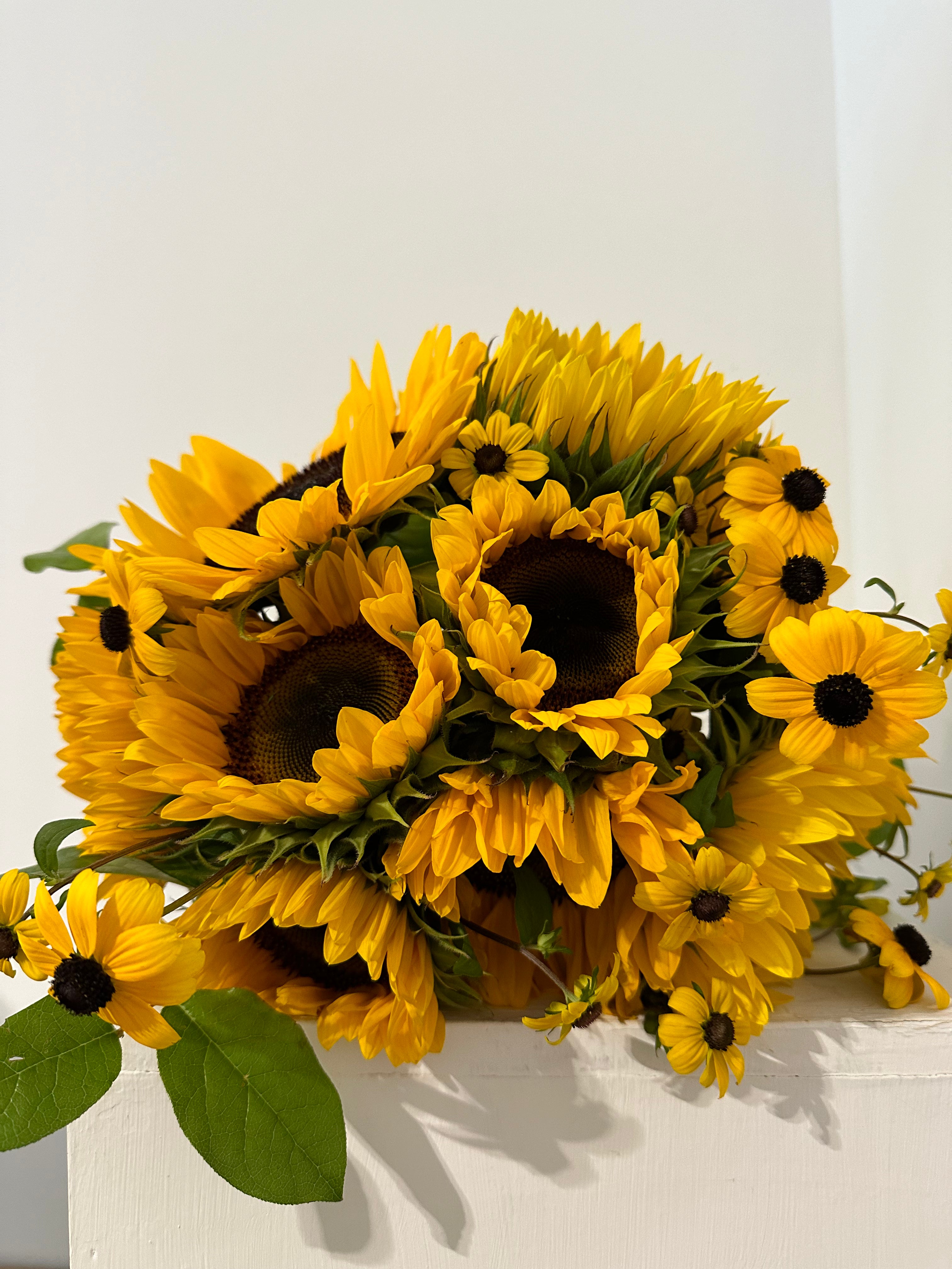 Sunflower Bouquet - Fresh Cut Sunflowers for Home Decor, Wedding Centerpieces & Birthday Gifts - Bright Yellow Sunflower Arrangement for Farmhouse, Boho & Rustic Style Decorations