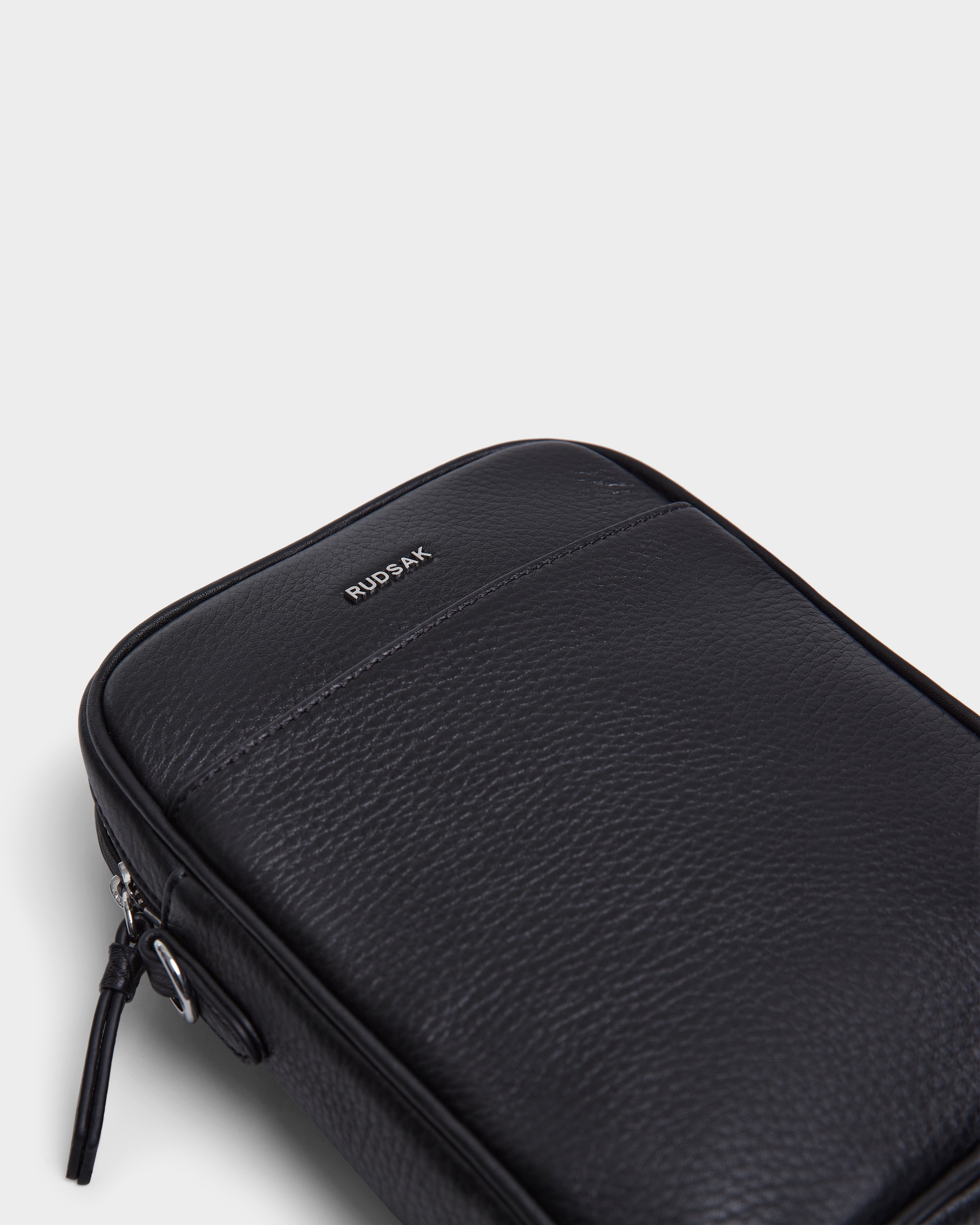 HUBERT M324500 Black Leather Wallet for Men - Slim RFID Blocking Bifold Wallet with Money Clip, Perfect for Everyday Use and Travel