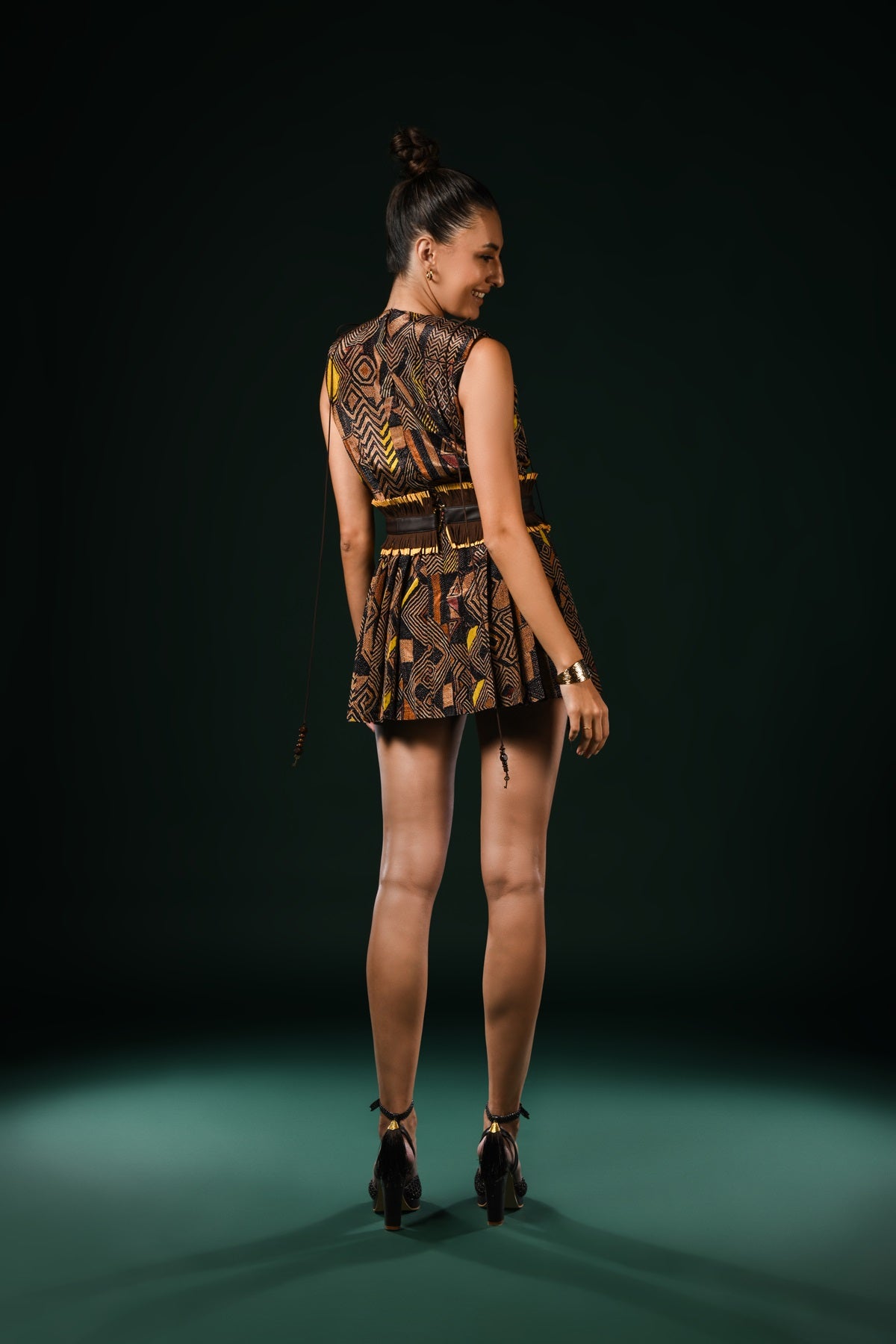 Geometric Canary Print Pleated Short Dress - Stylish Summer Casual Outfit for Women | Perfect for Beach, Party & Date Night
