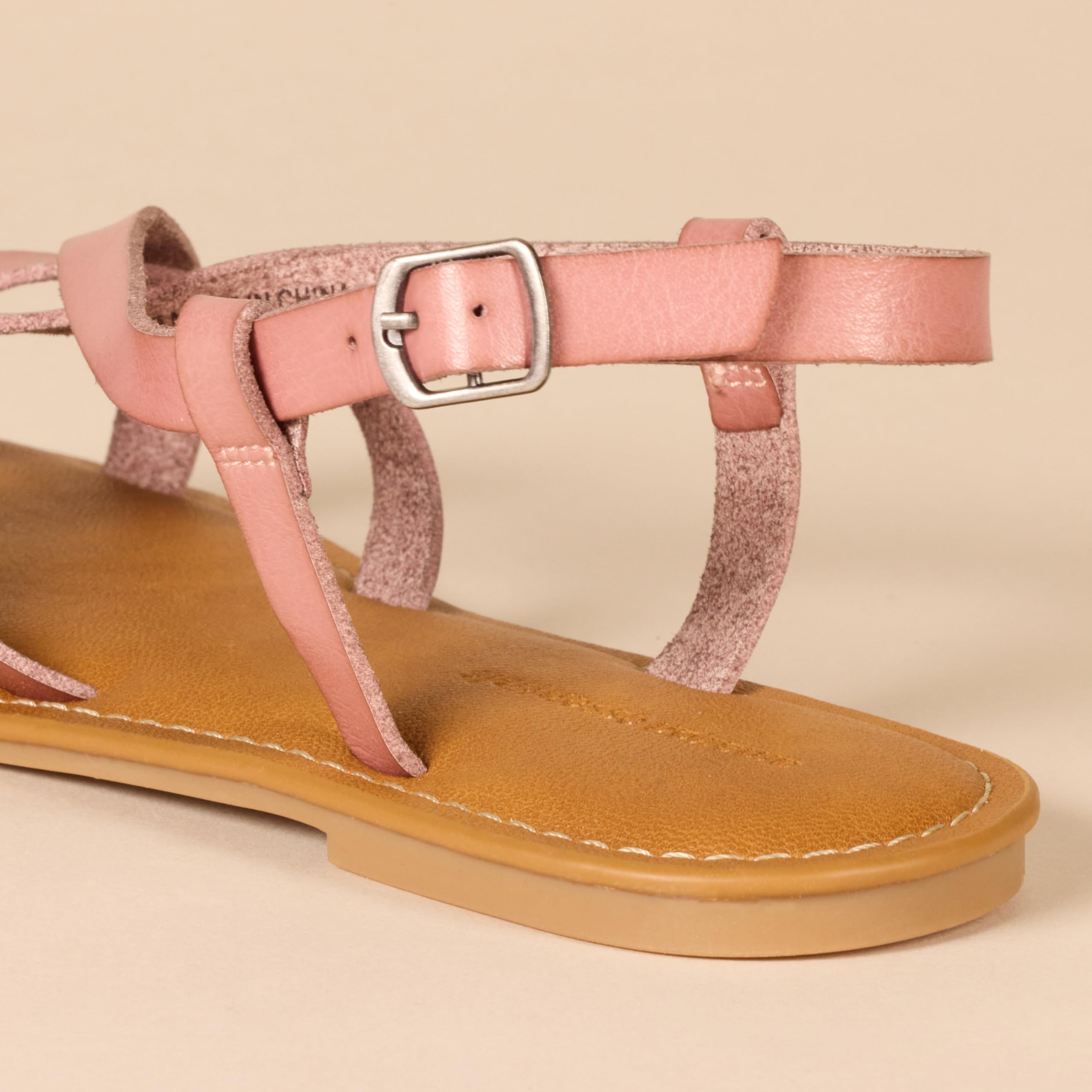 Amazon Essentials Women's Casual Strappy Sandals - Comfortable Summer Flat Sandals for Women, Breathable Lightweight Beach Shoes | Perfect for Walking, Travel, and Outdoor Activities