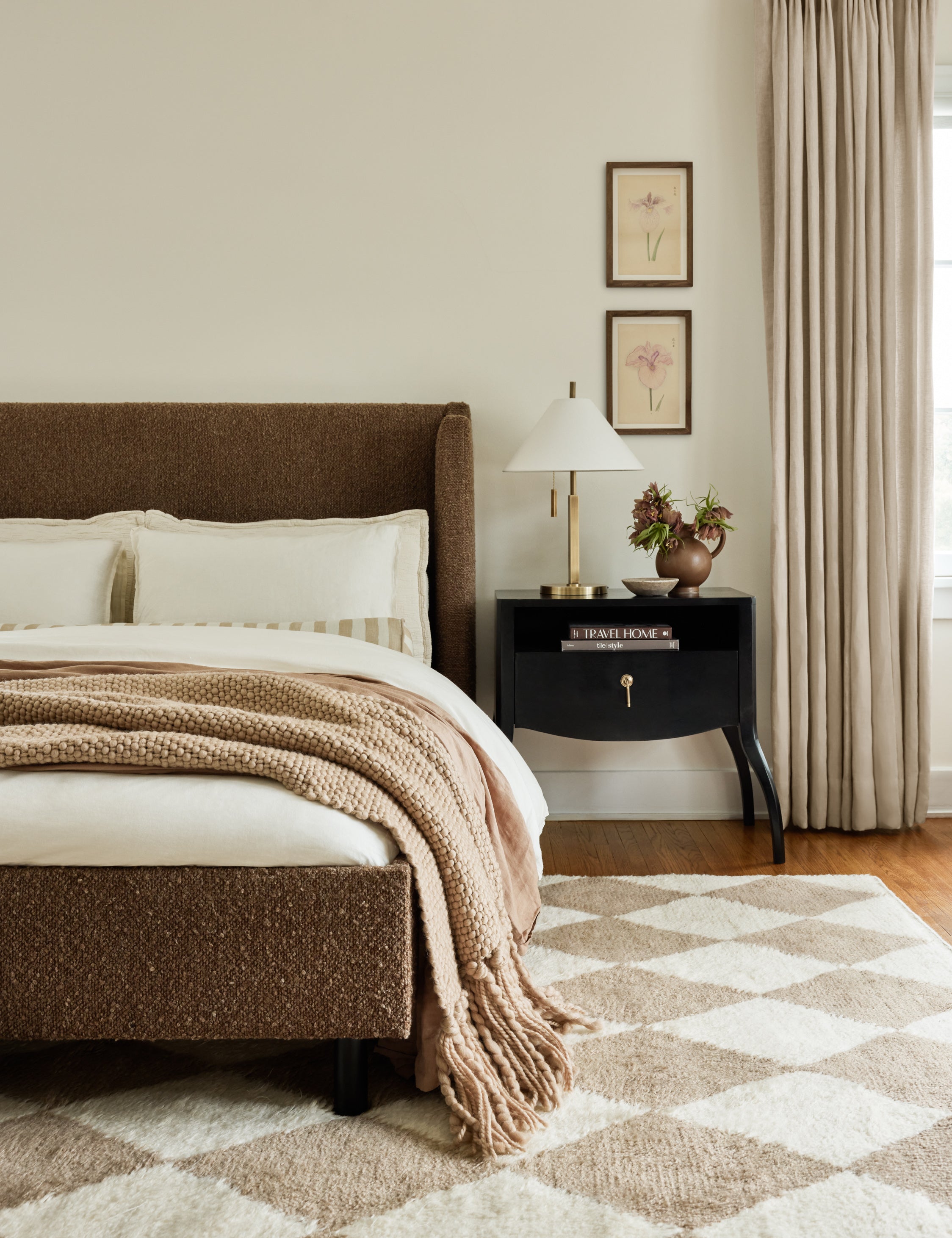Anabella Nightstand - Modern Bedside Table with Storage Drawer, Perfect for Bedroom, Living Room, or Guest Room - Stylish and Functional Furniture for Small Spaces
