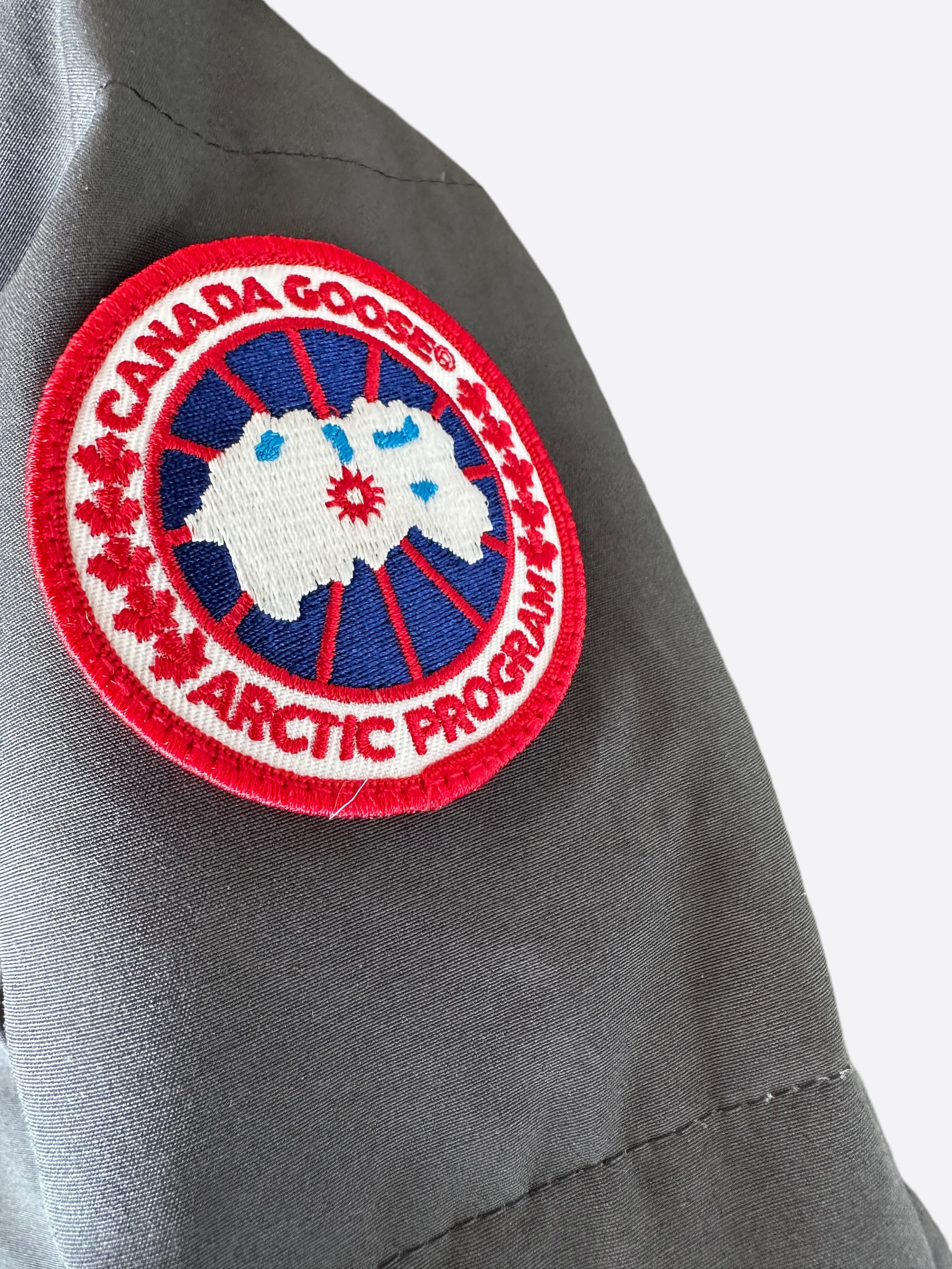 Canada Goose Graphite Wyndham Men's Winter Jacket - Waterproof Windproof Parka for Extreme Cold Weather - Perfect for Snowboarding, Skiing & Outdoor Adventures