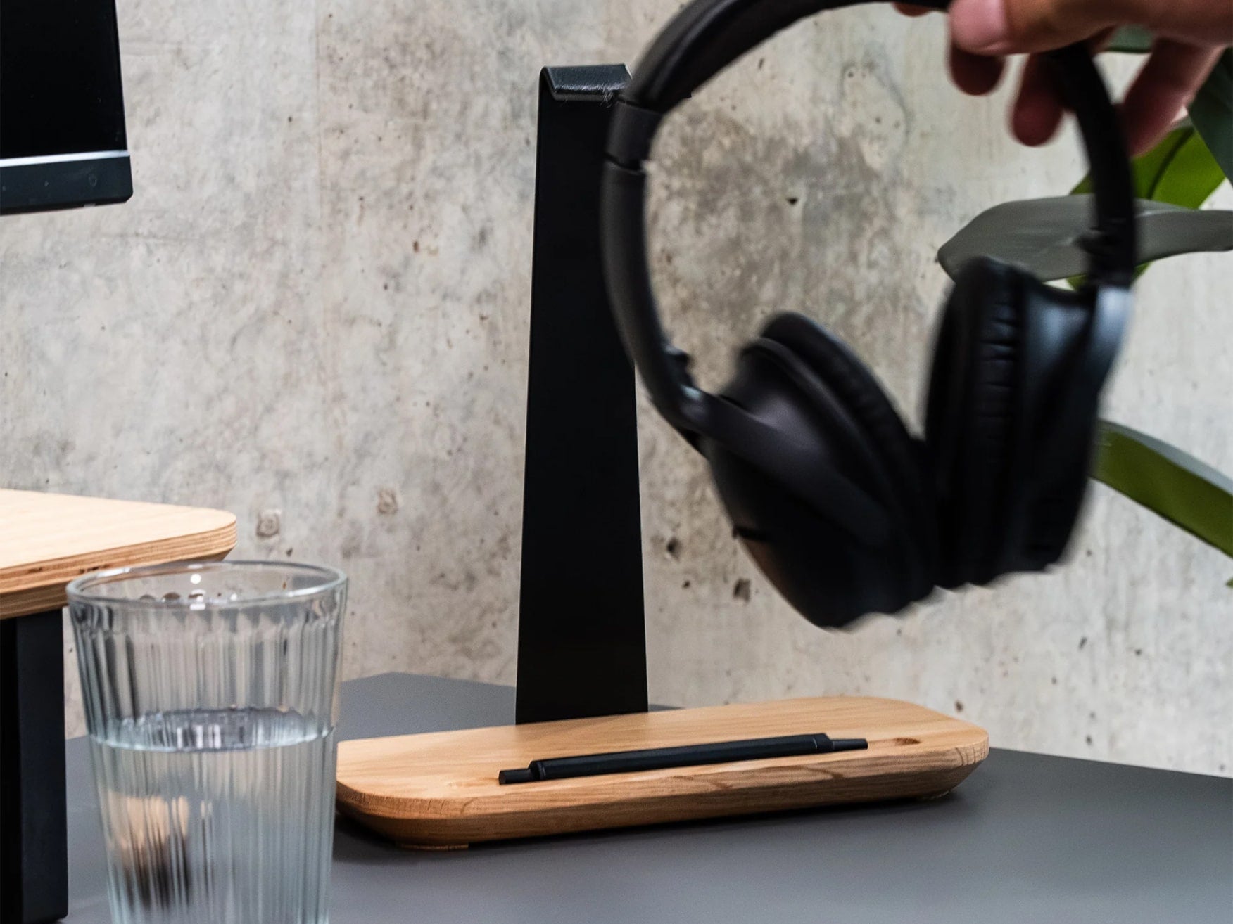 Premium Wooden Headphone Stand - Durable & Stylish Holder for Headphones - Perfect for Home, Office, or Gaming Setup