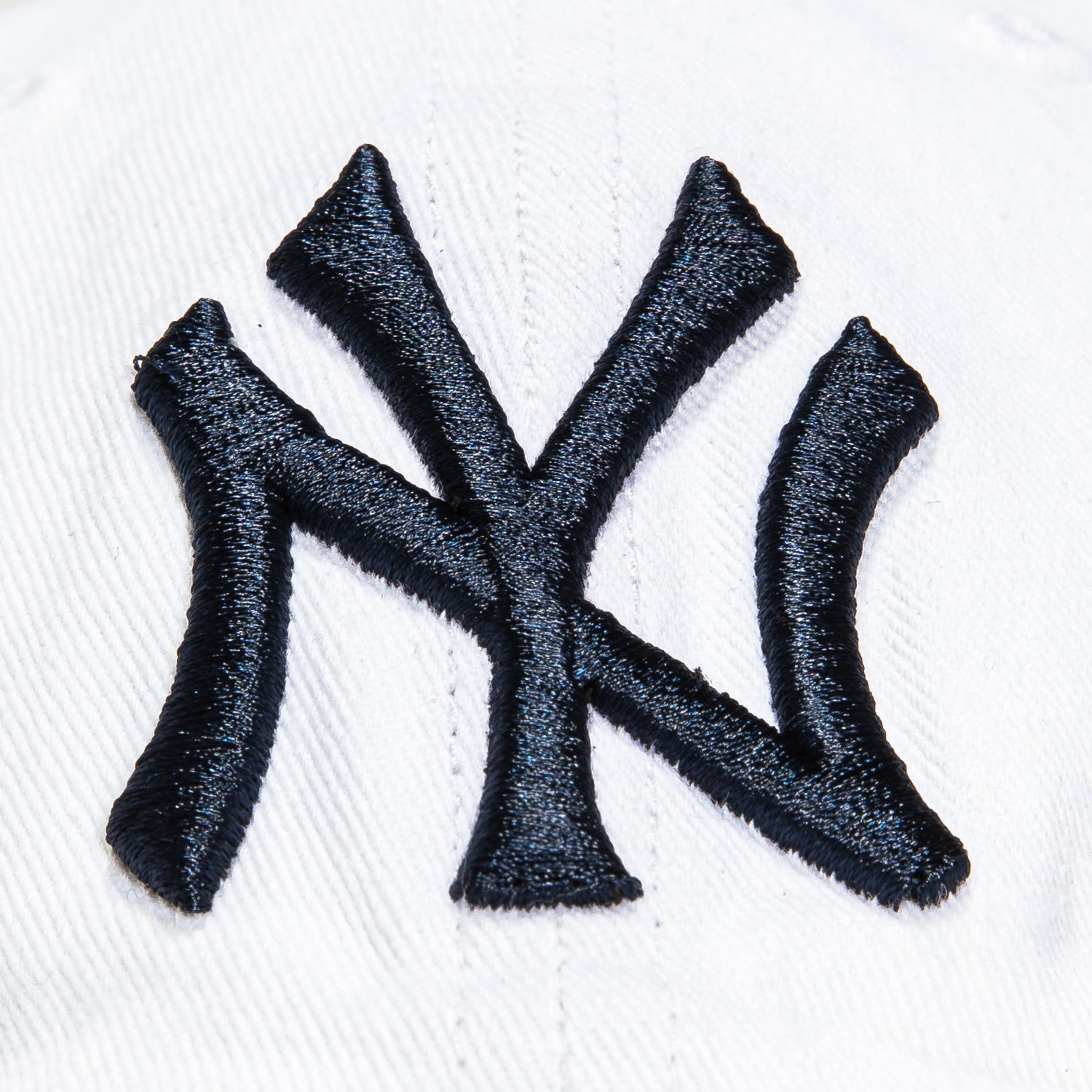 47 Brand New York Yankees Cleanup Adjustable Baseball Cap - White & Navy - Perfect for Games, Outdoor Activities & Fan Collections