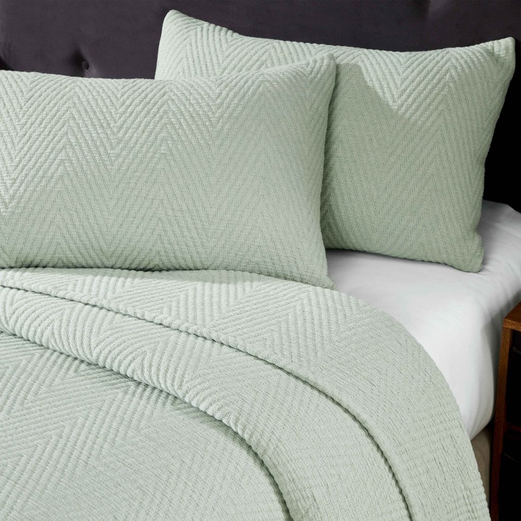 Premium Aswan Cotton Medium Weight Chevron Woven Coverlet - Soft & Breathable Bedspread for All Seasons - Perfect for Master Bedroom, Guest Room, or Dorm Decor