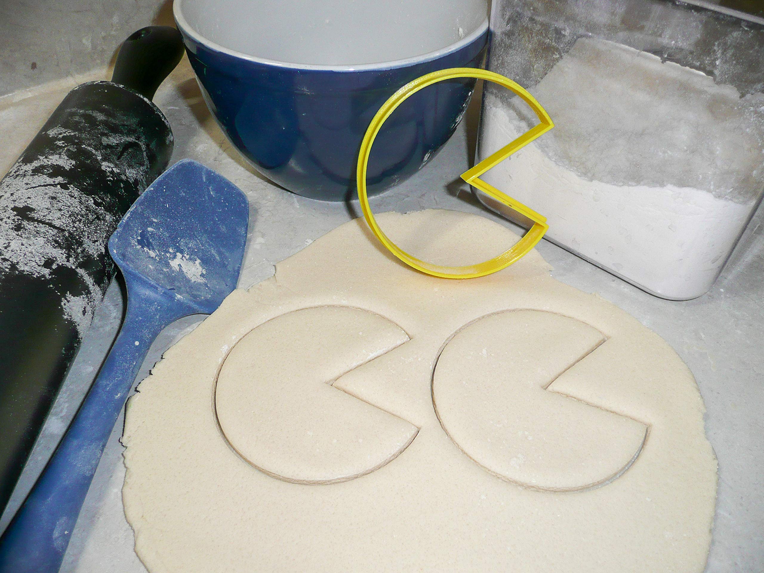 PACMAN-Inspired 3-Piece Ghost Cookie Cutter Set PR1074 - Perfect for Halloween Baking, Video Game Themed Parties & Retro Gaming Decor