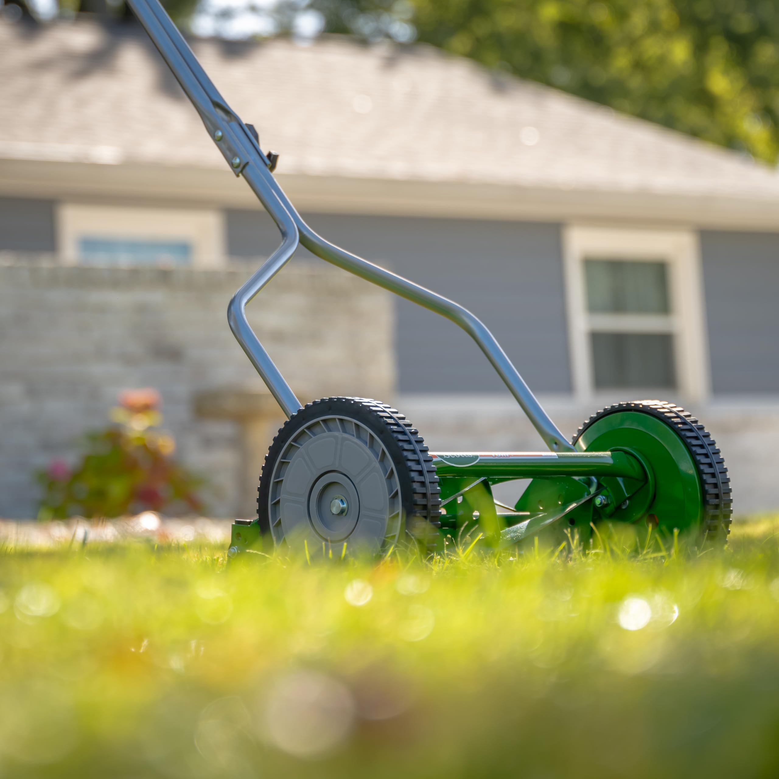 Scotts 14-Inch 5-Blade Push Reel Lawn Mower | Manual Grass Cutter for Small to Medium Yards | Eco-Friendly, Quiet & No Gas Needed | Perfect for Residential Lawns, Gardens & Eco-Conscious Homeowners