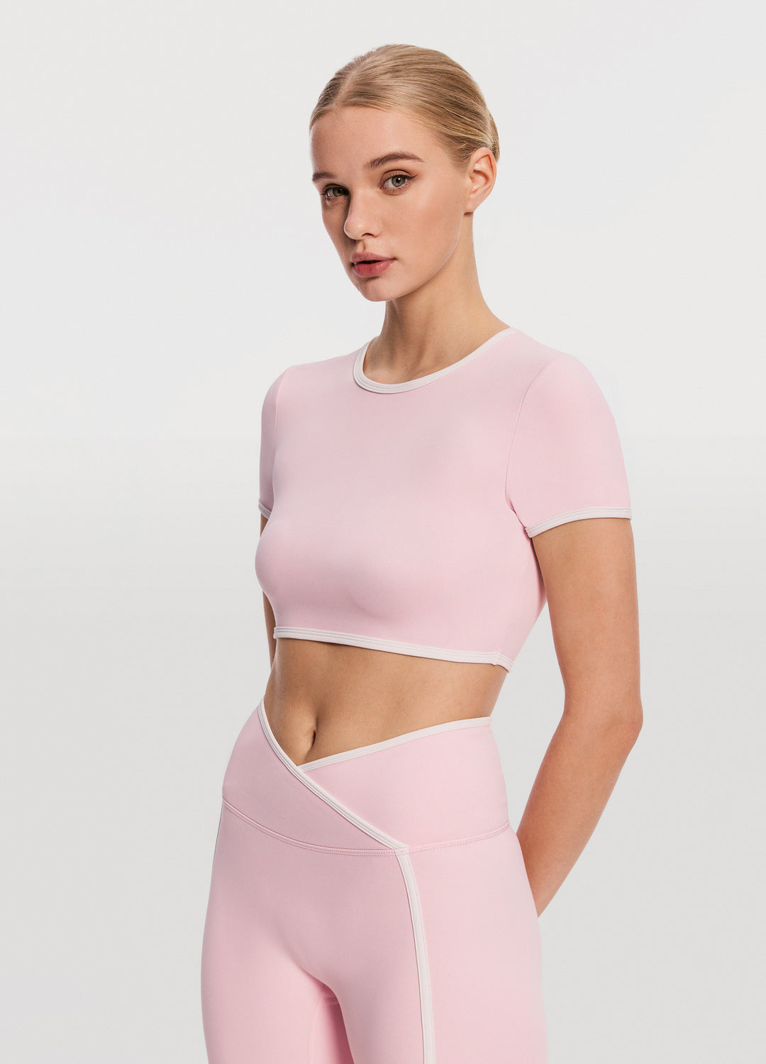 Stylish Casual Cropped T-Shirt for Women | Trendy Short Sleeve Summer Top | Perfect for Beach, Streetwear & Everyday Outfits