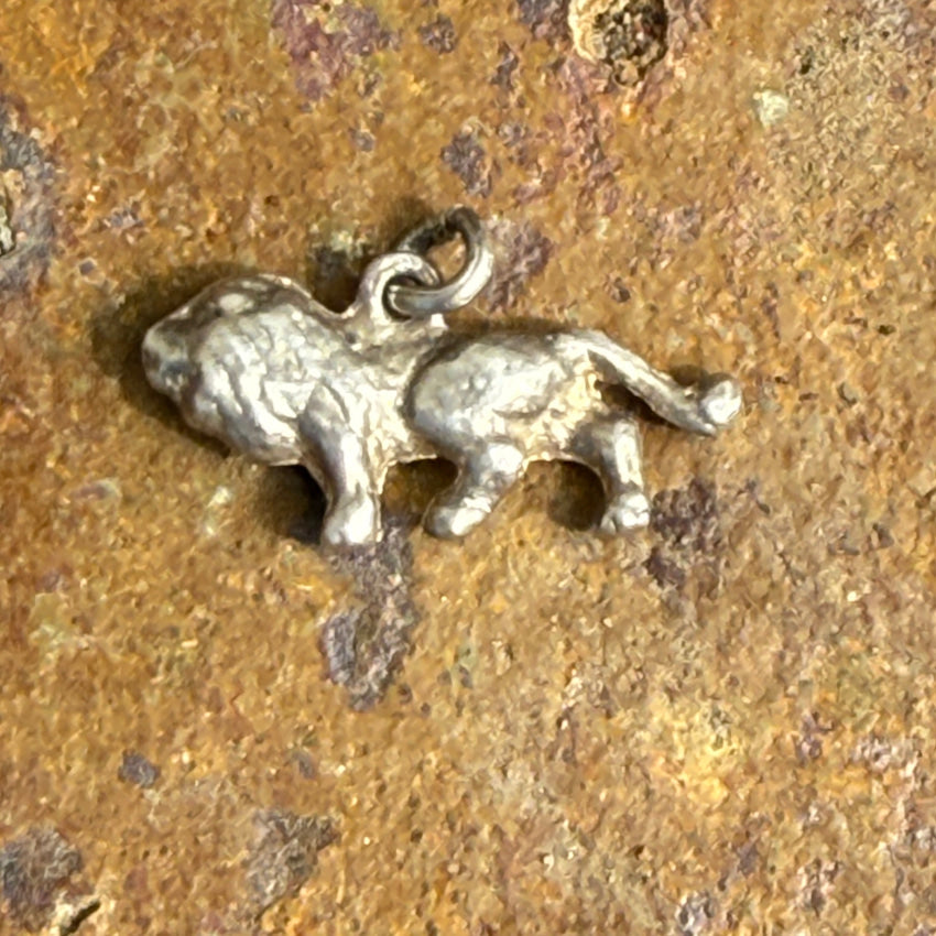 925 Sterling Silver Lion Charm Pendant - Elegant Jewelry for Necklaces & Bracelets - Perfect for Gifts, Fashion Accessories, and Animal Lover Collections