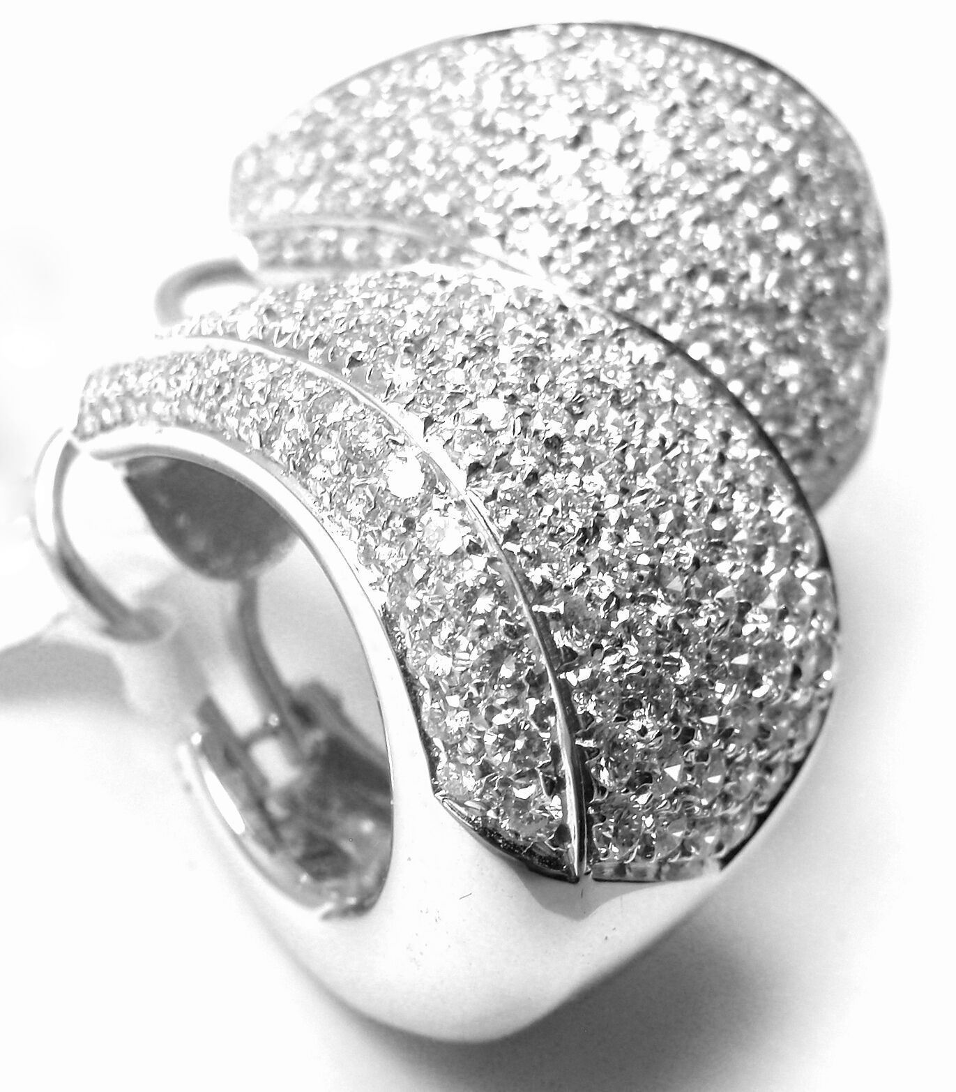 Authentic Damiani Da Definire 18k White Gold 3.09ct Diamond Earrings - Luxury Women's Jewelry for Weddings, Anniversaries & Special Occasions
