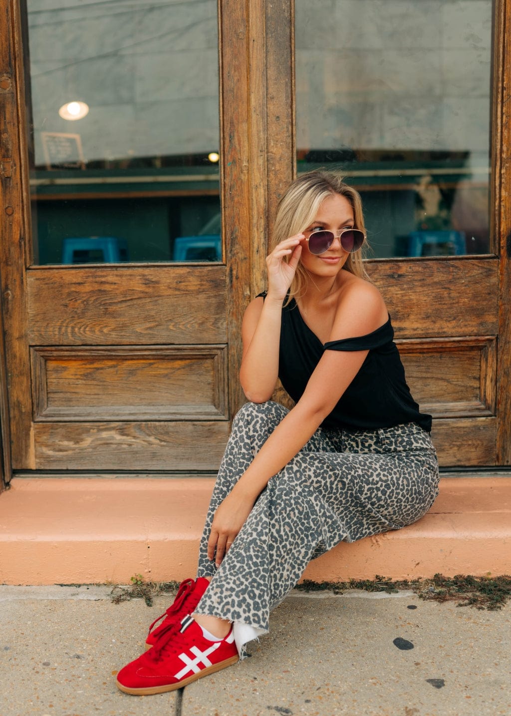 Stylish Leopard Print Wide Leg Jeans for Women - High Waisted Stretchy Denim Pants - Fashionable Casual & Party Outfit