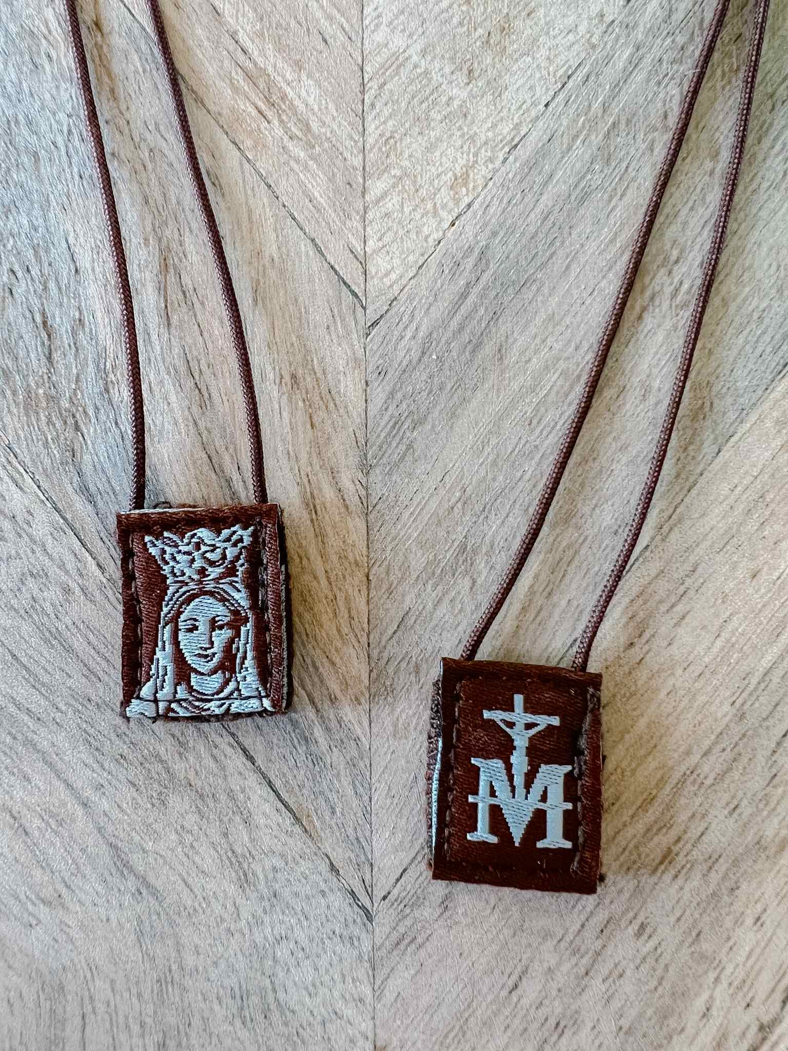 Mini Brown Scapular - Our Lady of Mt. Carmel Religious Necklace, Brown & Cream Catholic Devotional Pendant for Prayer & Protection - Perfect for Daily Wear, Church Services & Spiritual Gifts