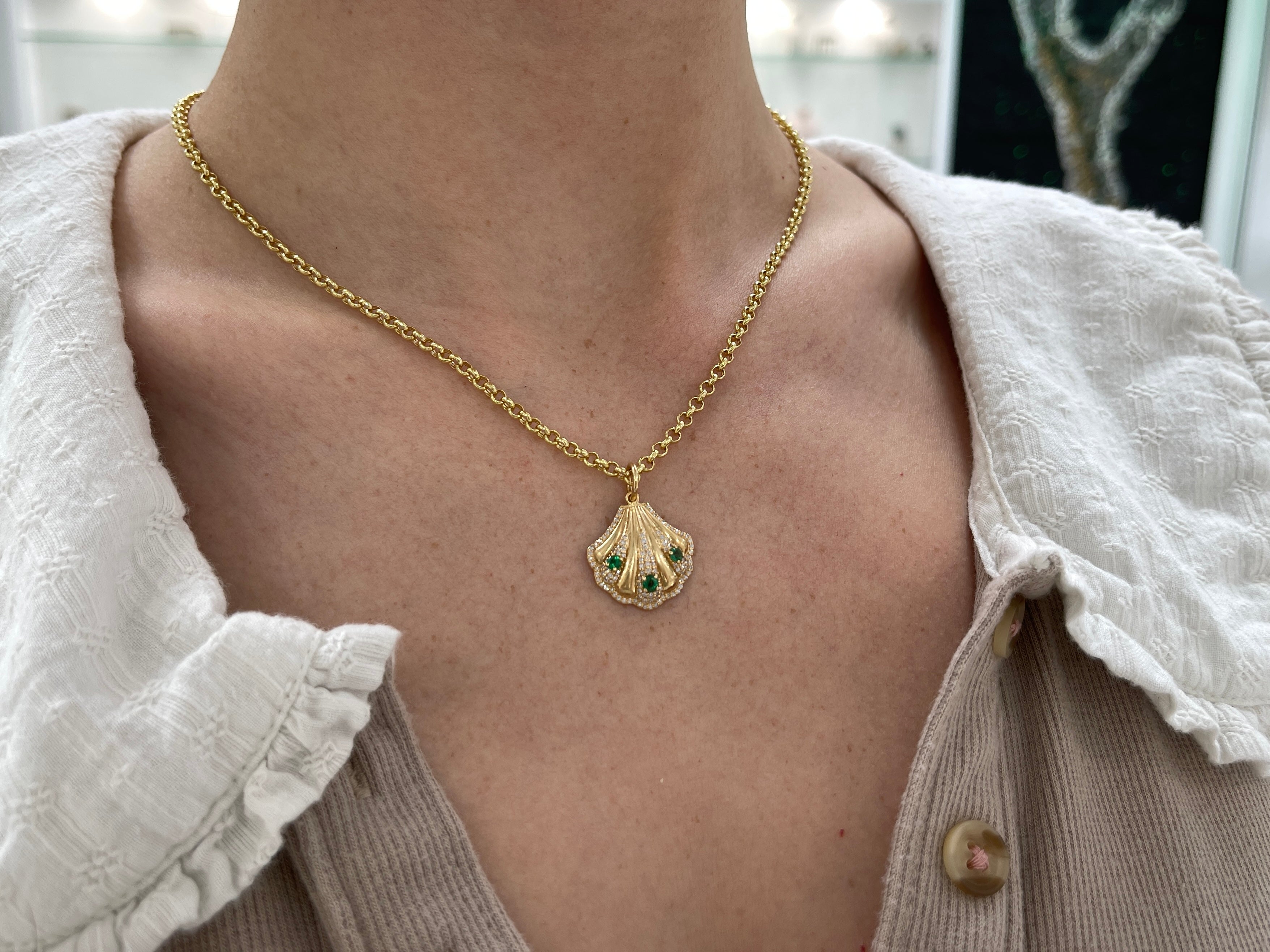 0.63tcw 14K Gold Diamond & Emerald Seashell Pendant Necklace - Elegant Beach Jewelry for Women, Perfect for Summer Vacations & Ocean-Themed Gifts