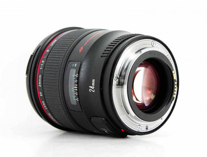 Canon EF 24mm f/1.4L II USM Wide Angle Lens for Photography - Perfect for Low Light, Landscape & Portrait Shooting