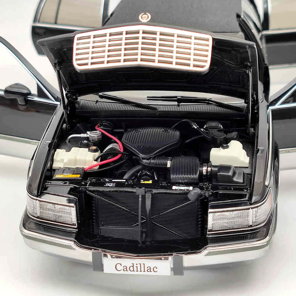 1:18 Scale Cadillac Fleetwood Long Wheelbase Diecast Model Car - Collectible Toy, Perfect Gift for Car Enthusiasts & Display for Home/Office Decor