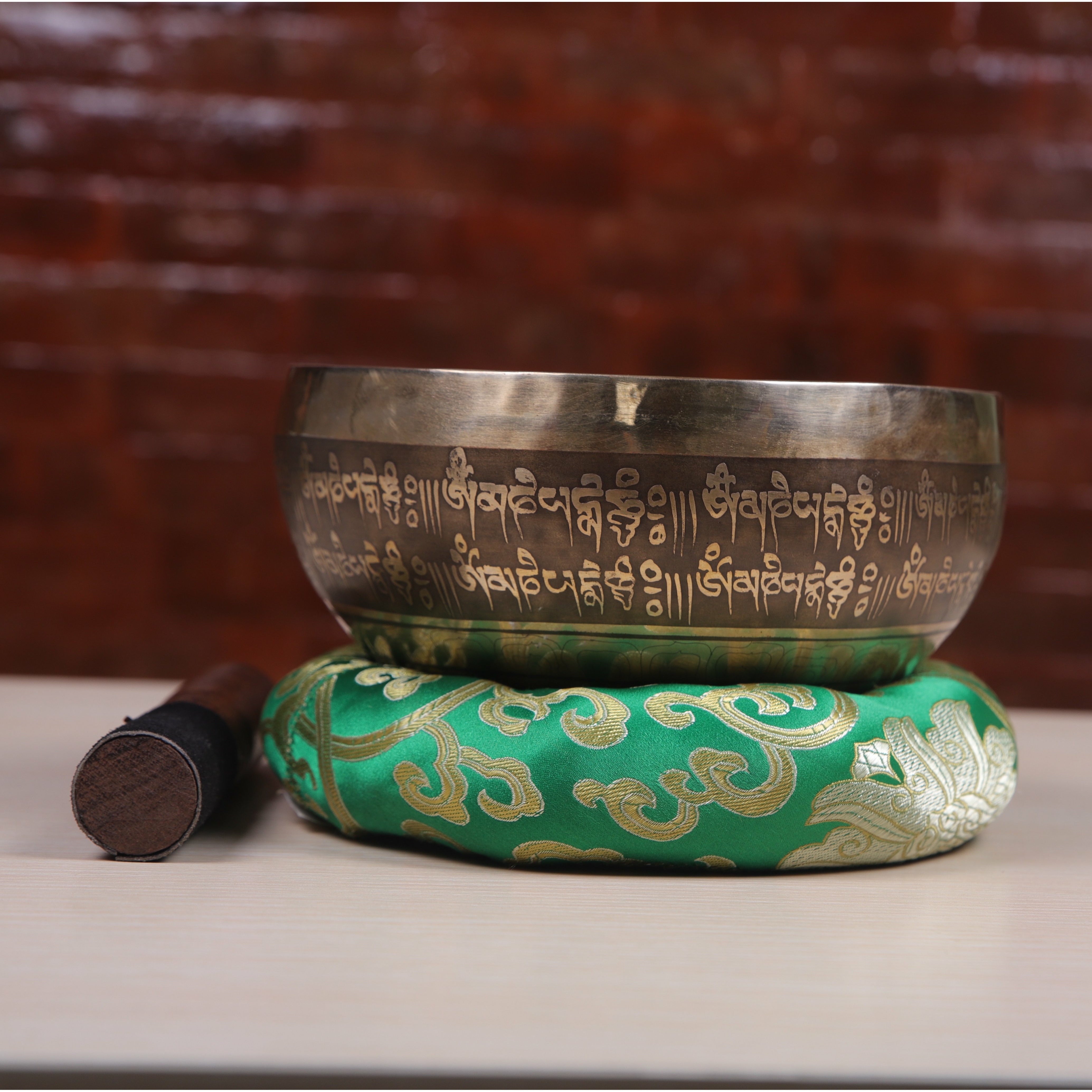 Authentic Tibetan Singing Bowl Set for Meditation, Yoga & Healing - Handcrafted Mantra Bowl with Mallet & Cushion - Perfect for Stress Relief, Mindfulness & Spiritual Practice