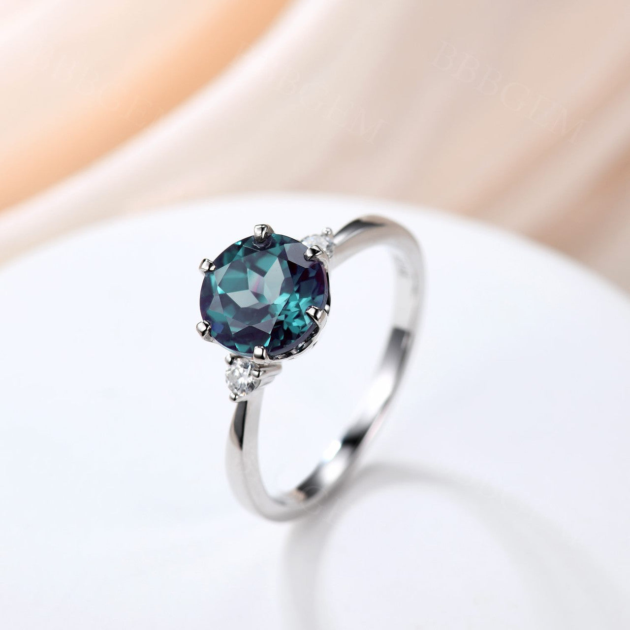 Vintage 7mm Round Alexandrite & Moissanite Three Stone Engagement Ring - 6 Prong Setting for Weddings, Anniversaries & Special Occasions